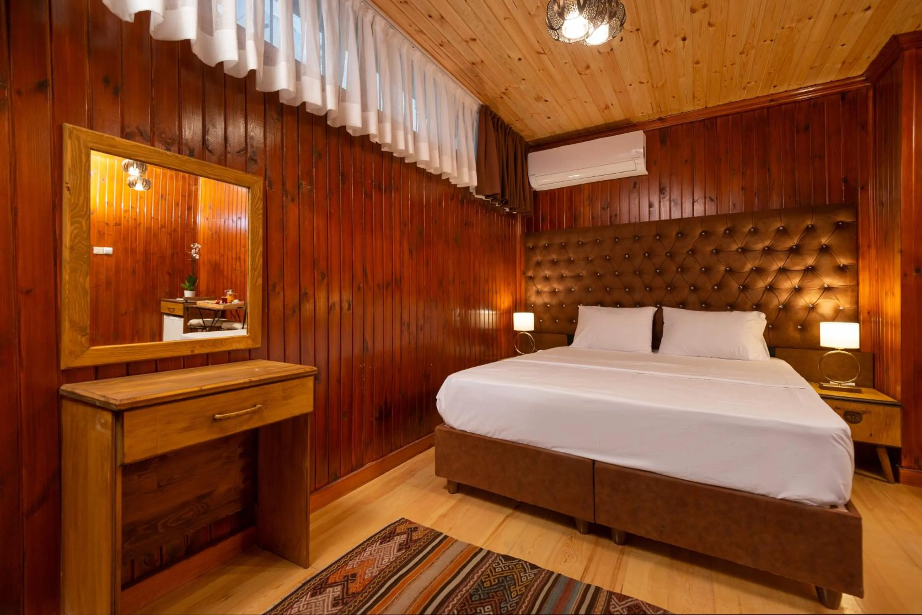 Photo of the whole room, Bed in Wonder Wood Hotel
