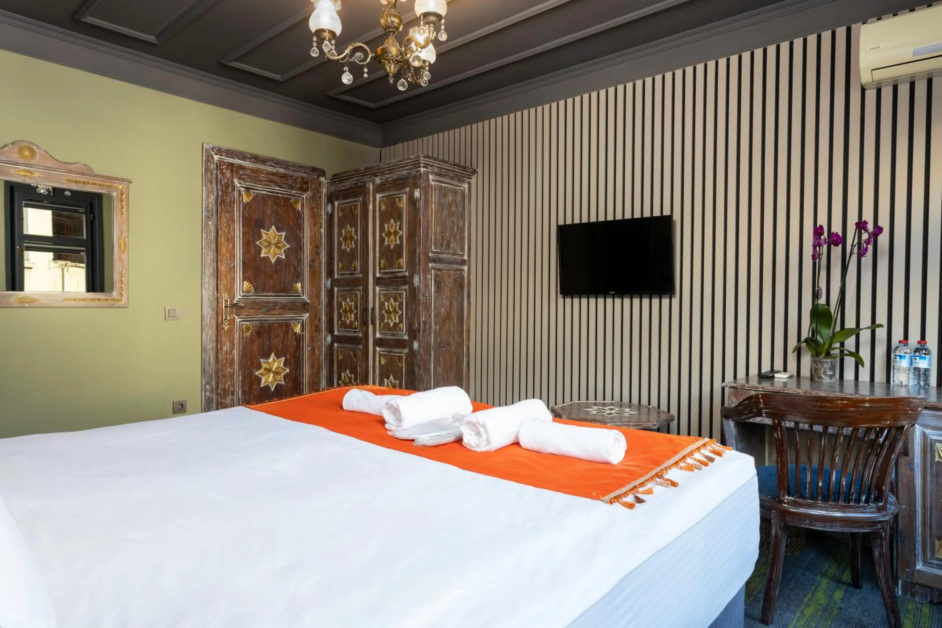 Bed in Wonder Wood Hotel