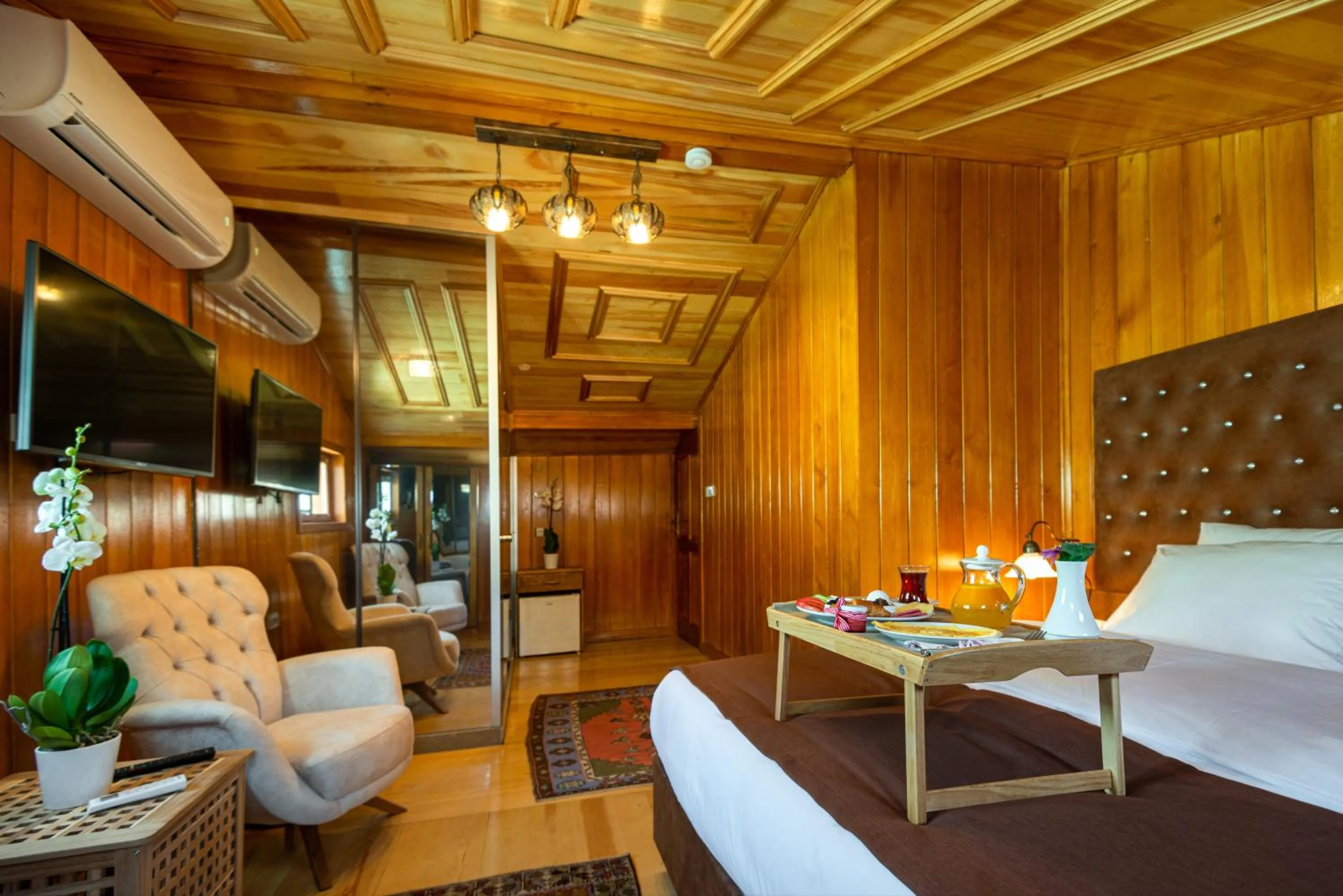 Lounge or bar in Wonder Wood Hotel