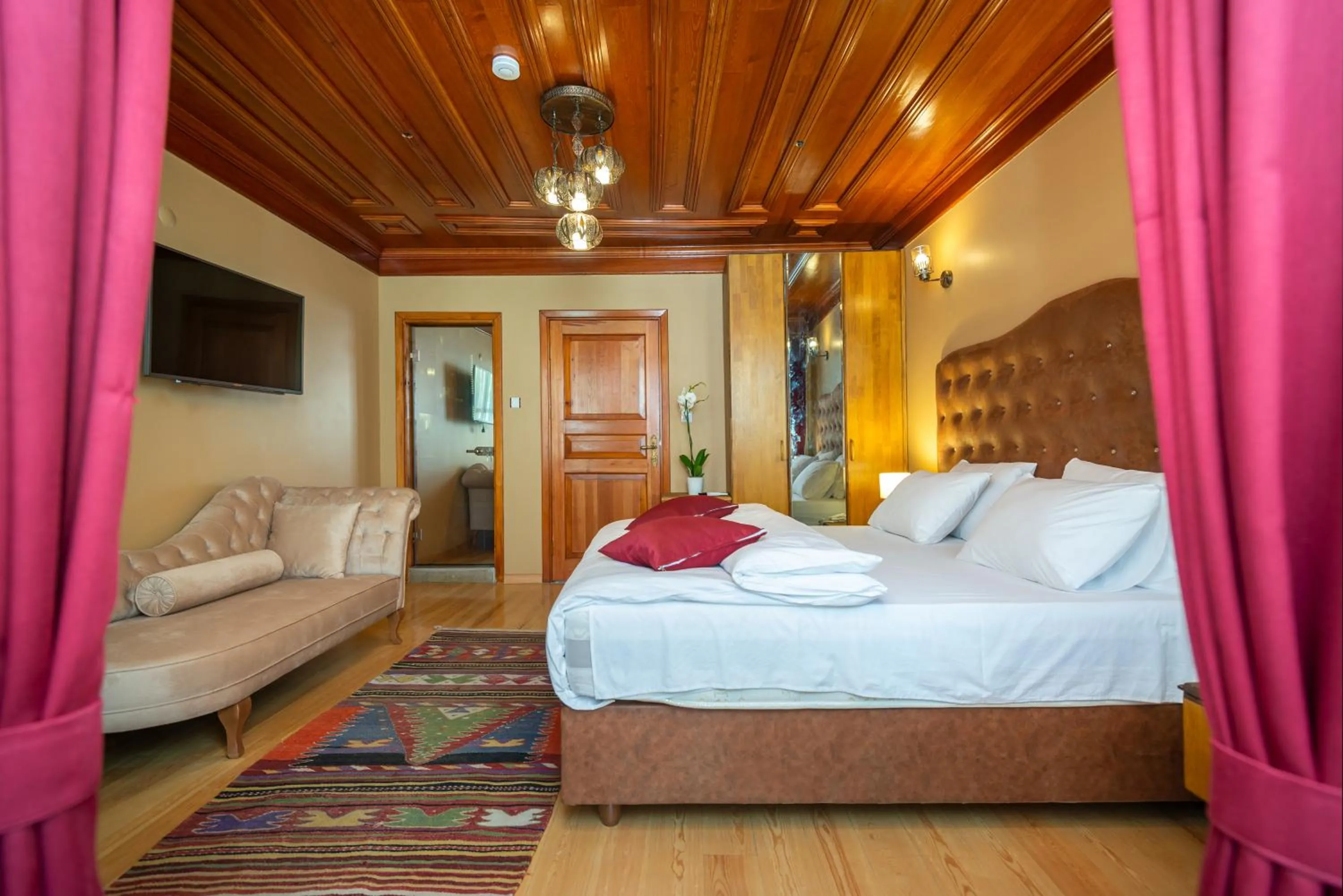 Bed in Wonder Wood Hotel