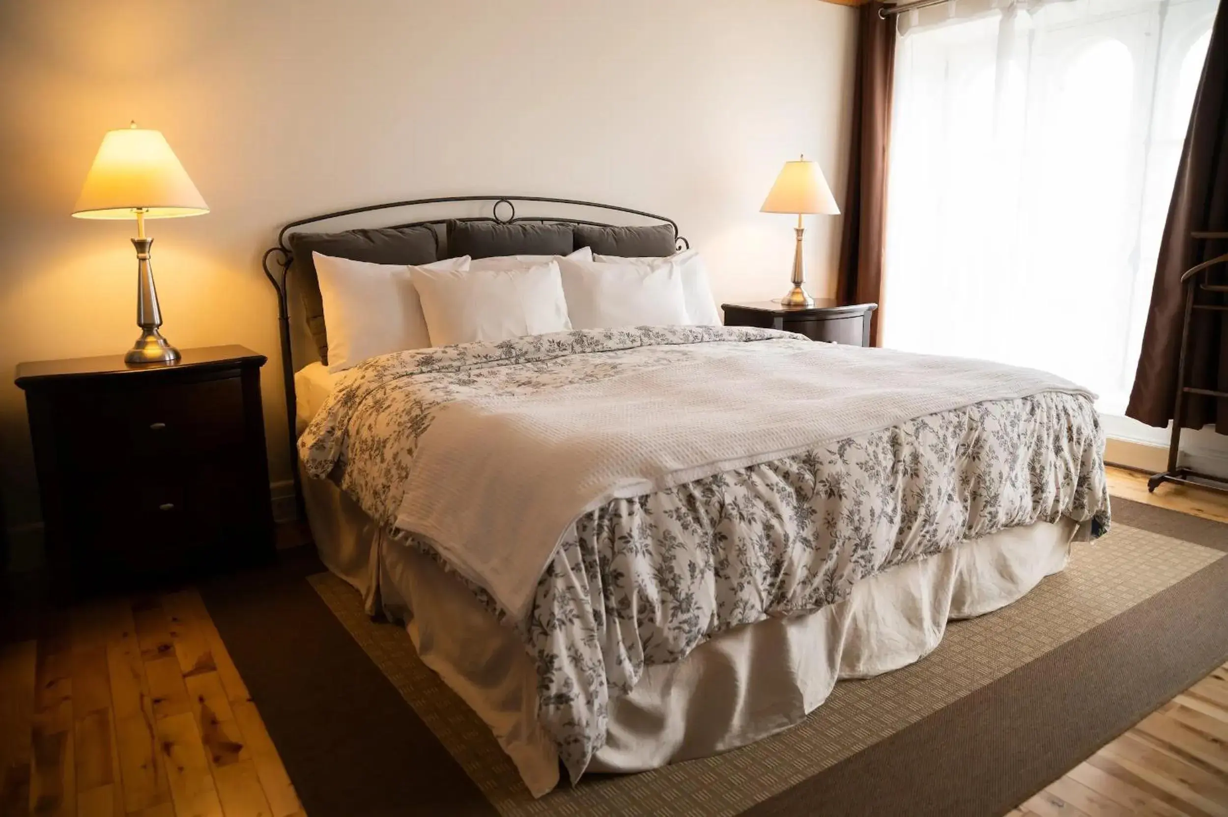 Le Saint-Laurent Deluxe Apartment in Royal Dalhousie Le Saint-Laurent Deluxe Apartment in Royal Dalhousie