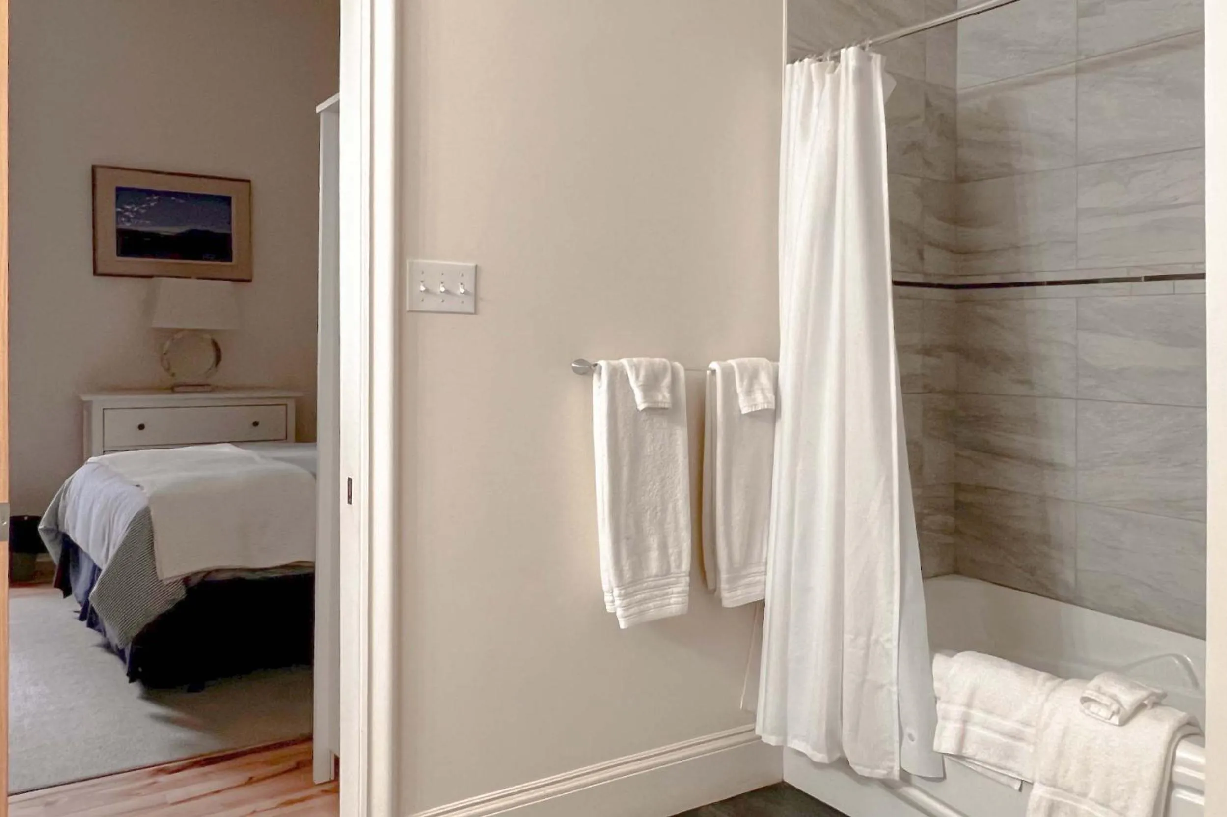 Bathroom, Bed in Royal Dalhousie