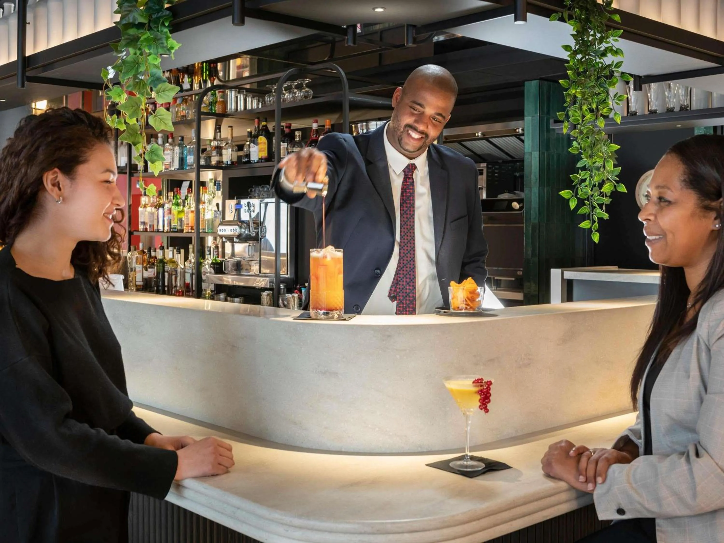 Lounge or bar in Novotel Suites Paris CDG Airport Villepinte