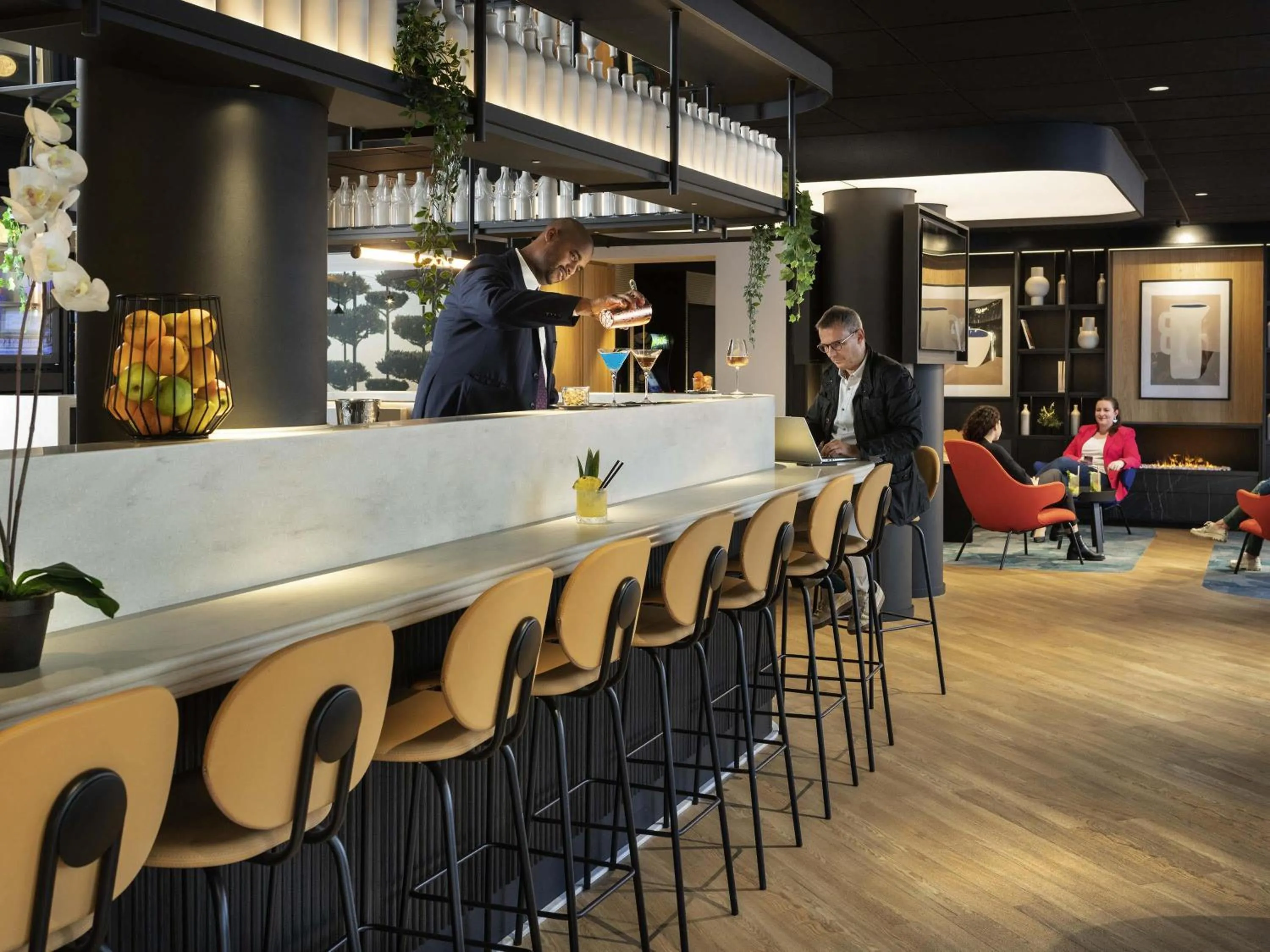 Lounge or bar in Novotel Suites Paris CDG Airport Villepinte