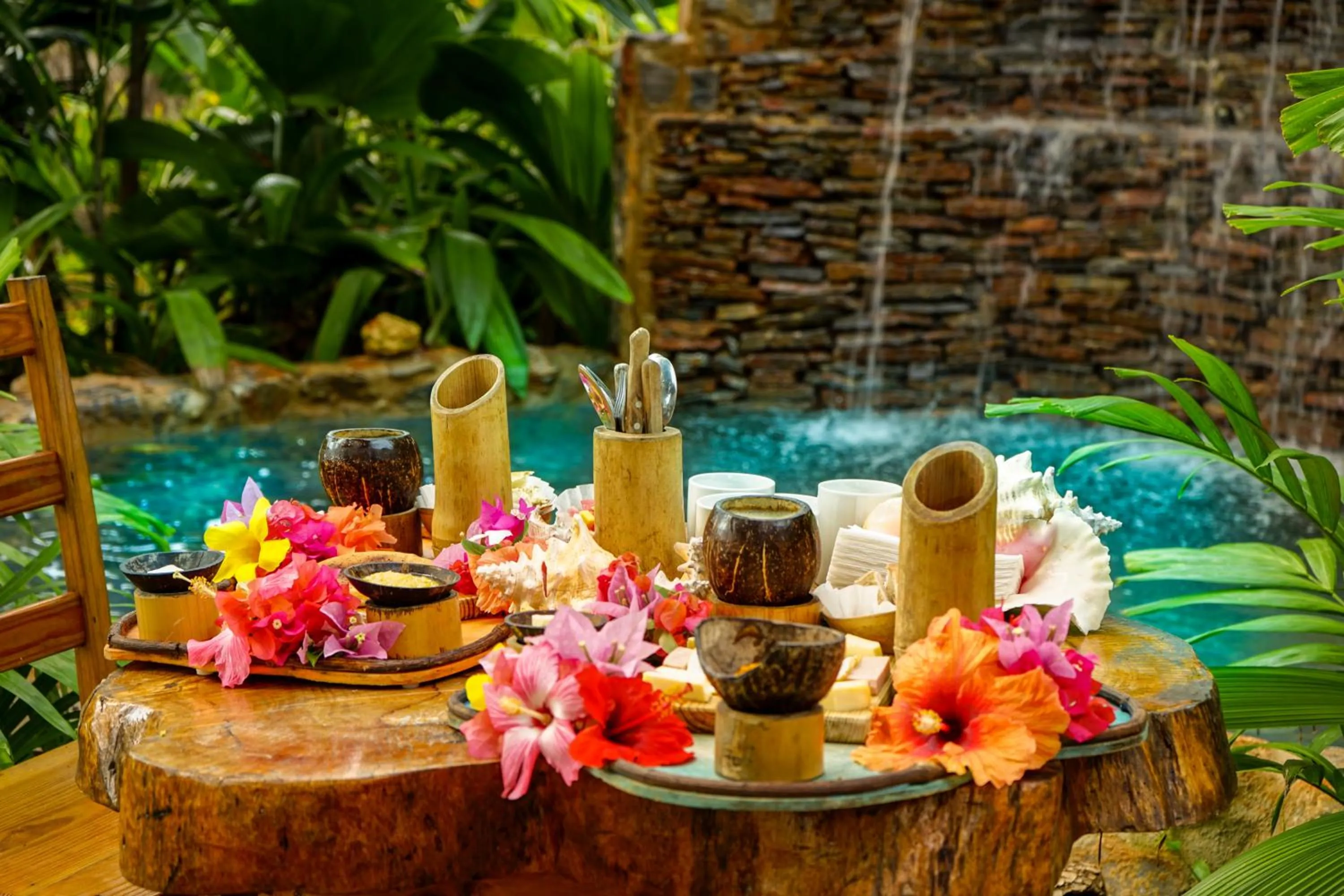 Food and drinks in CHALET TROPICAL Hotel & Restaurant-Pizzeria