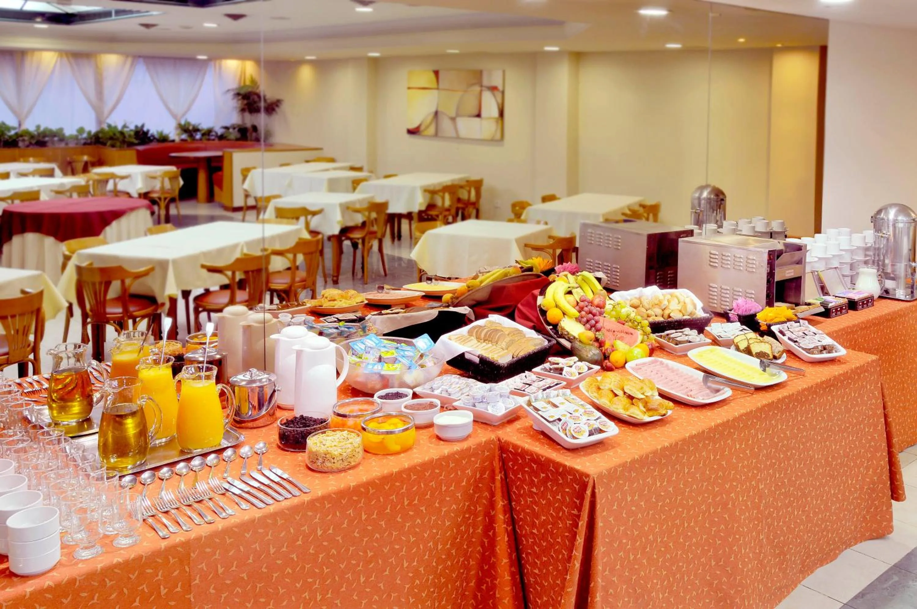 Restaurant/places to eat in Hotel Argos