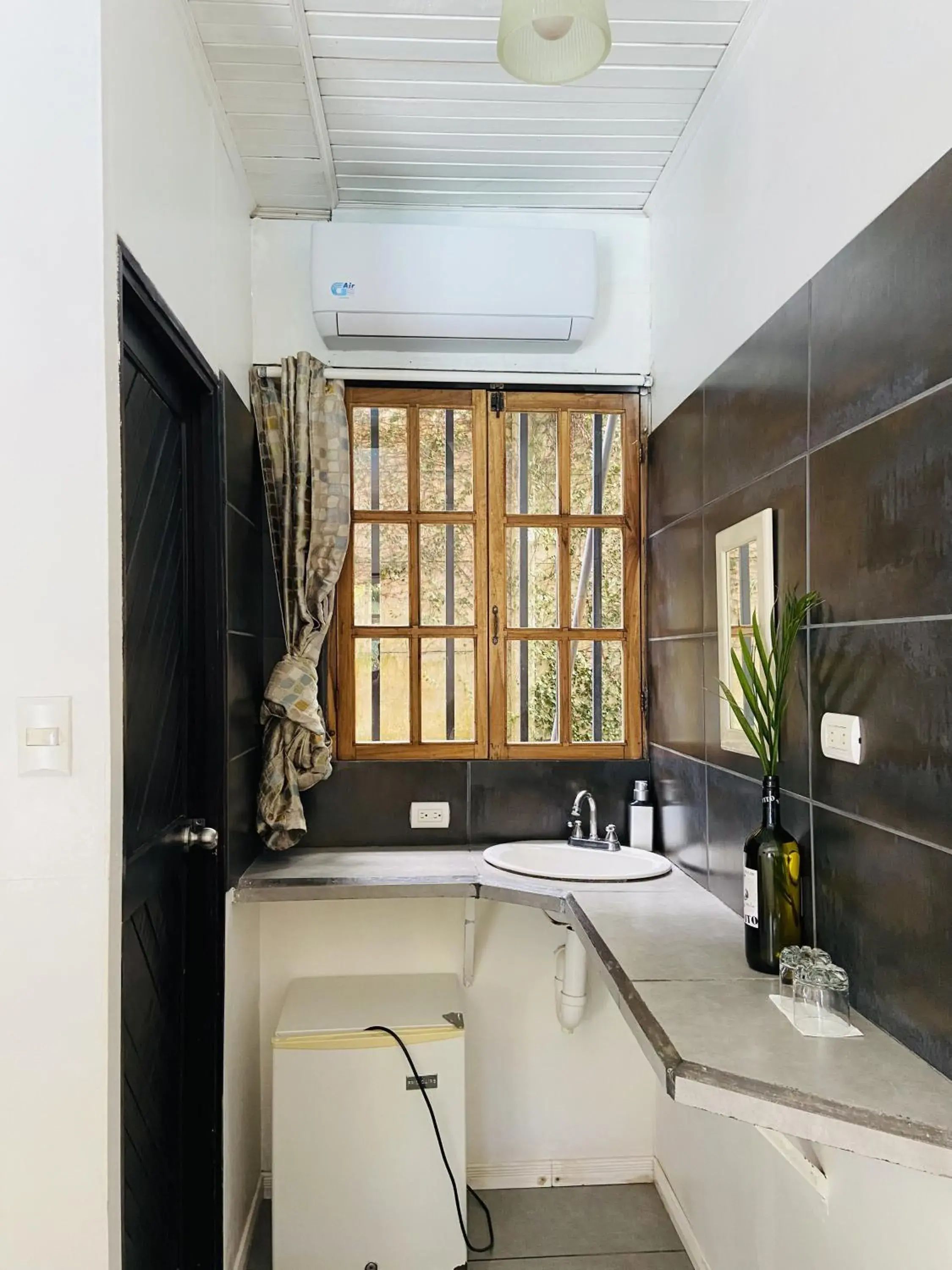 Deluxe Double Room with A/C in Lizard King Hotel & Suites Deluxe Double Room with A/C in Lizard King Hotel & Suites