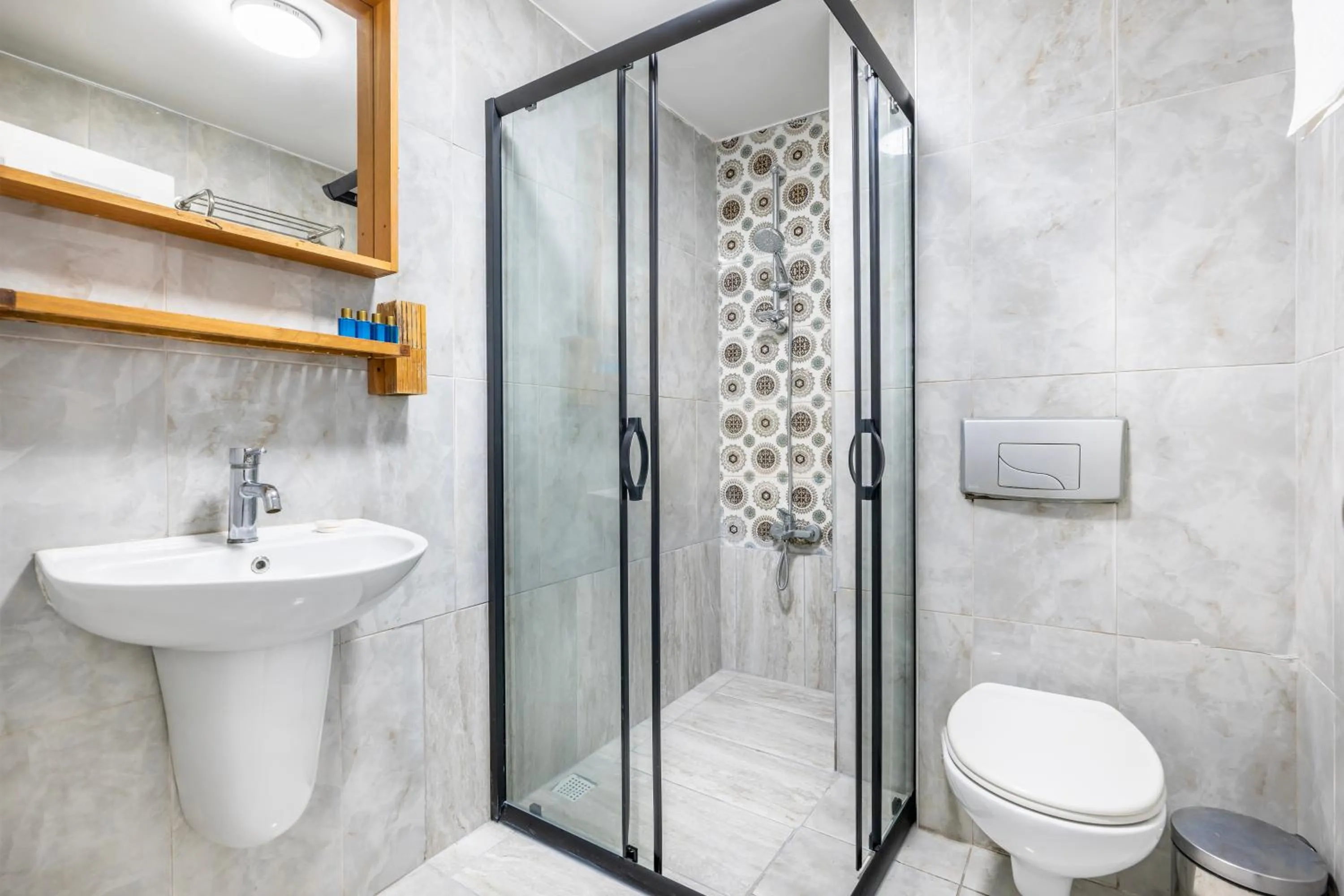 Shower in Taksim Dora Hotel