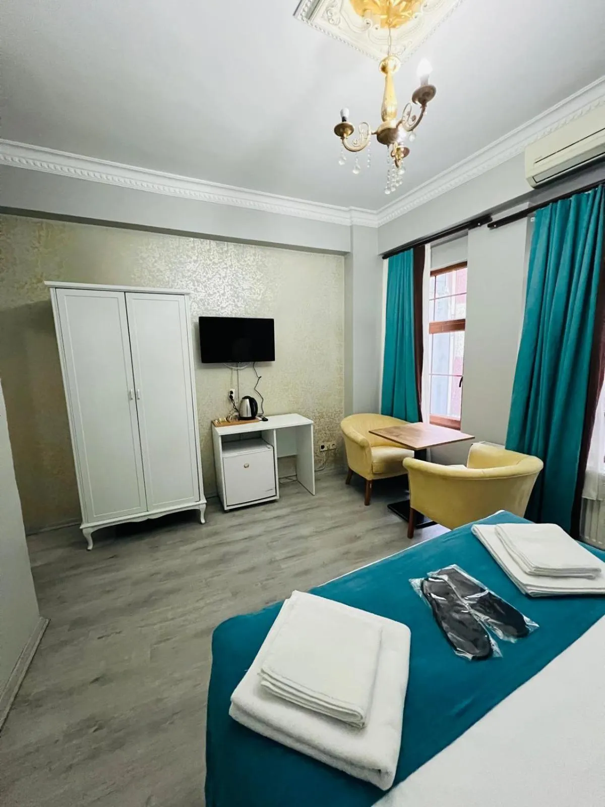 Bed in Taksim Dora Hotel