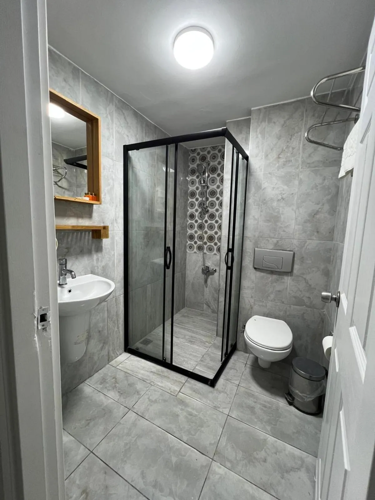 Shower in Taksim Dora Hotel