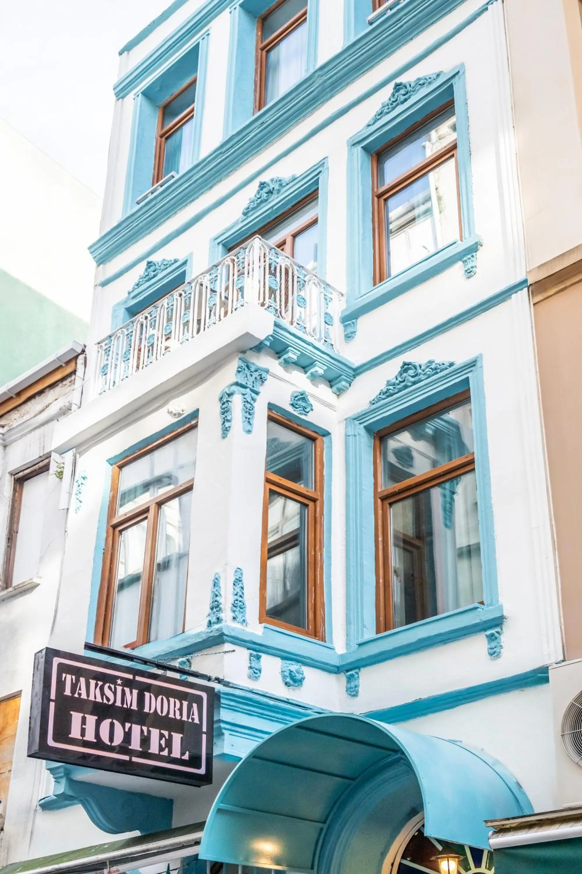 Property building in Taksim Dora Hotel