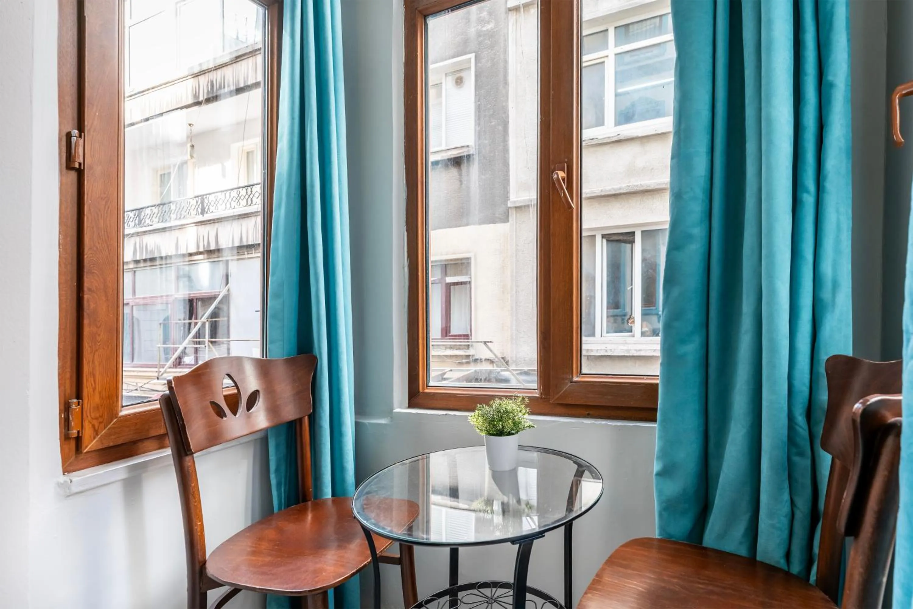 Seating area in Taksim Dora Hotel