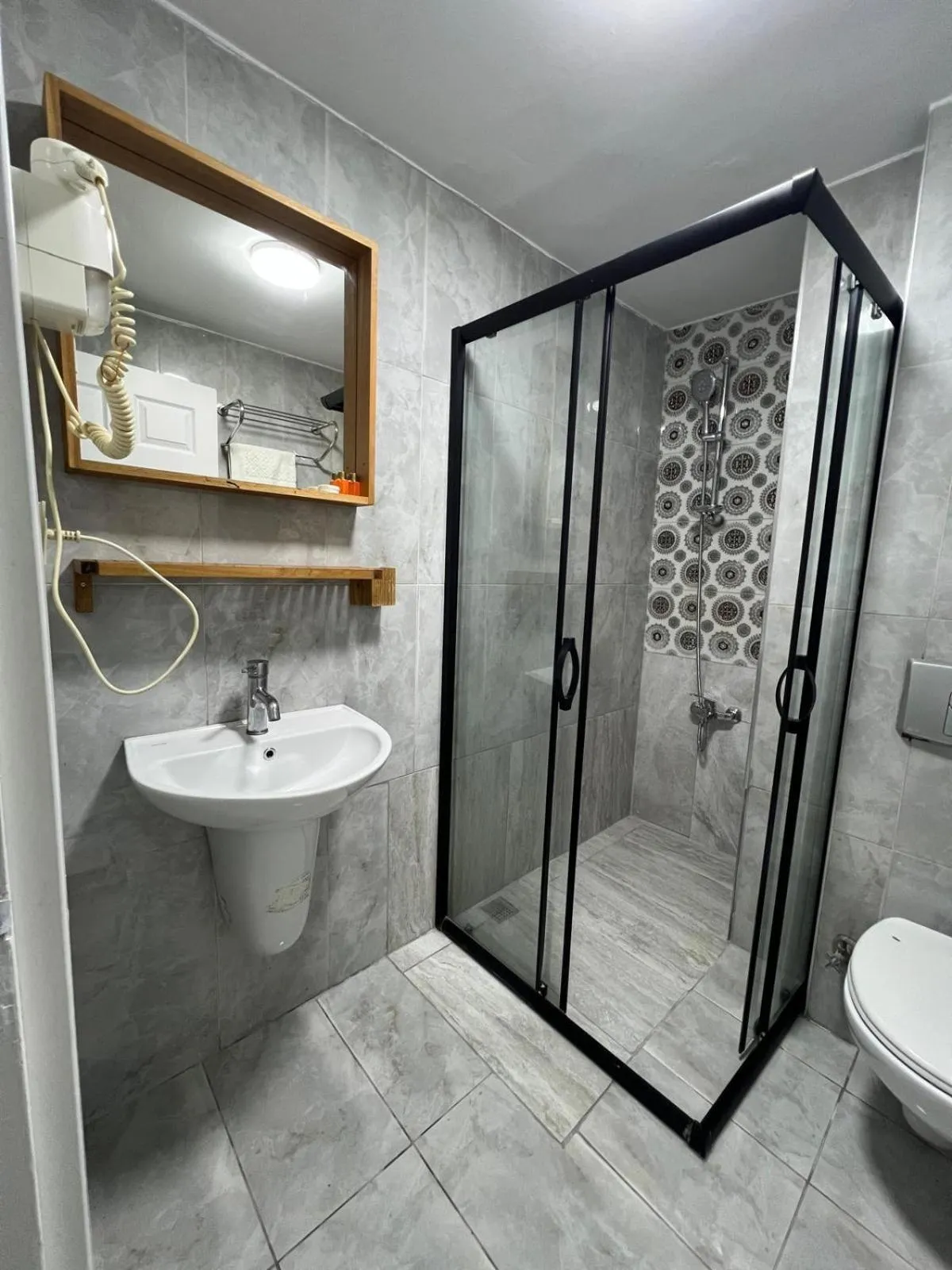 Shower in Taksim Dora Hotel