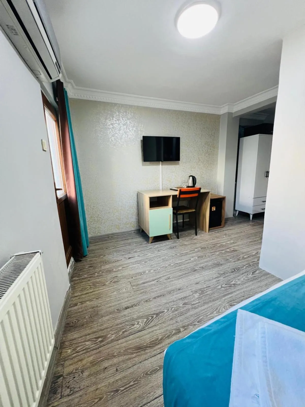 Communal lounge/ TV room, Bed in Taksim Dora Hotel