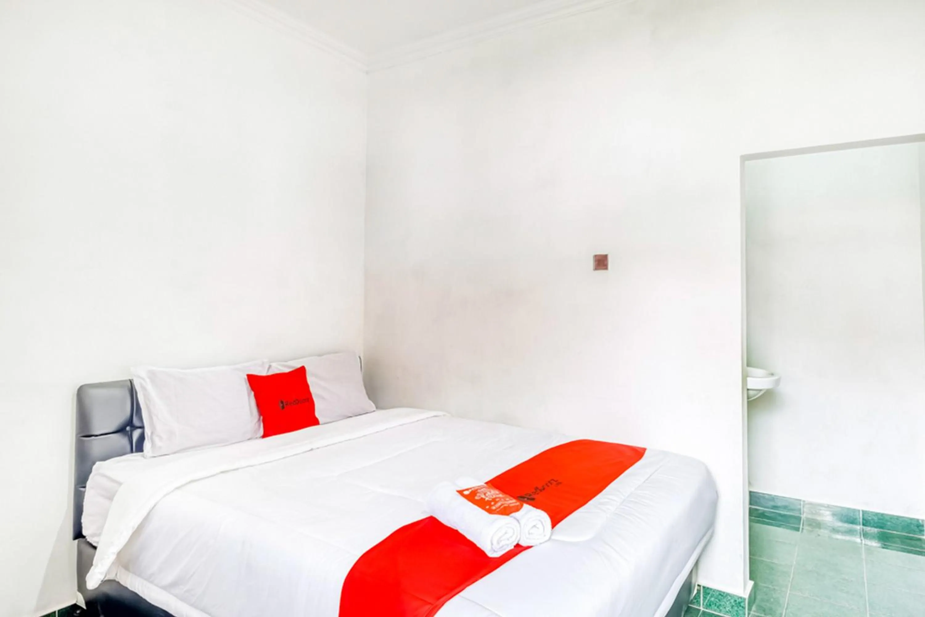 Bed in RedDoorz near Wisata Pantai Parangtritis