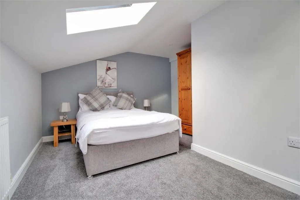 Nelson By The Docks Serviced Apartments by Roomsbooked