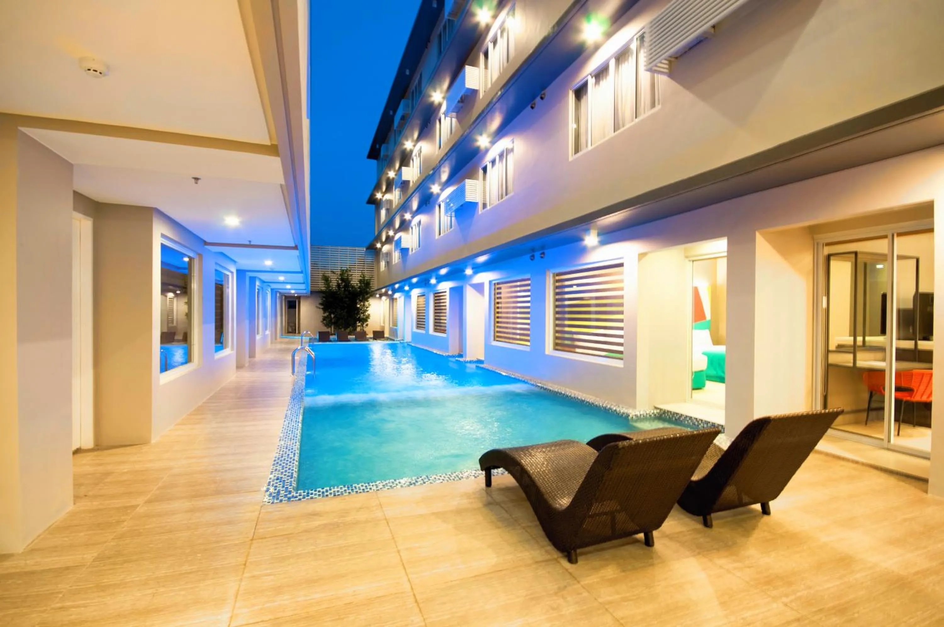 Swimming pool in Boracay Uptown