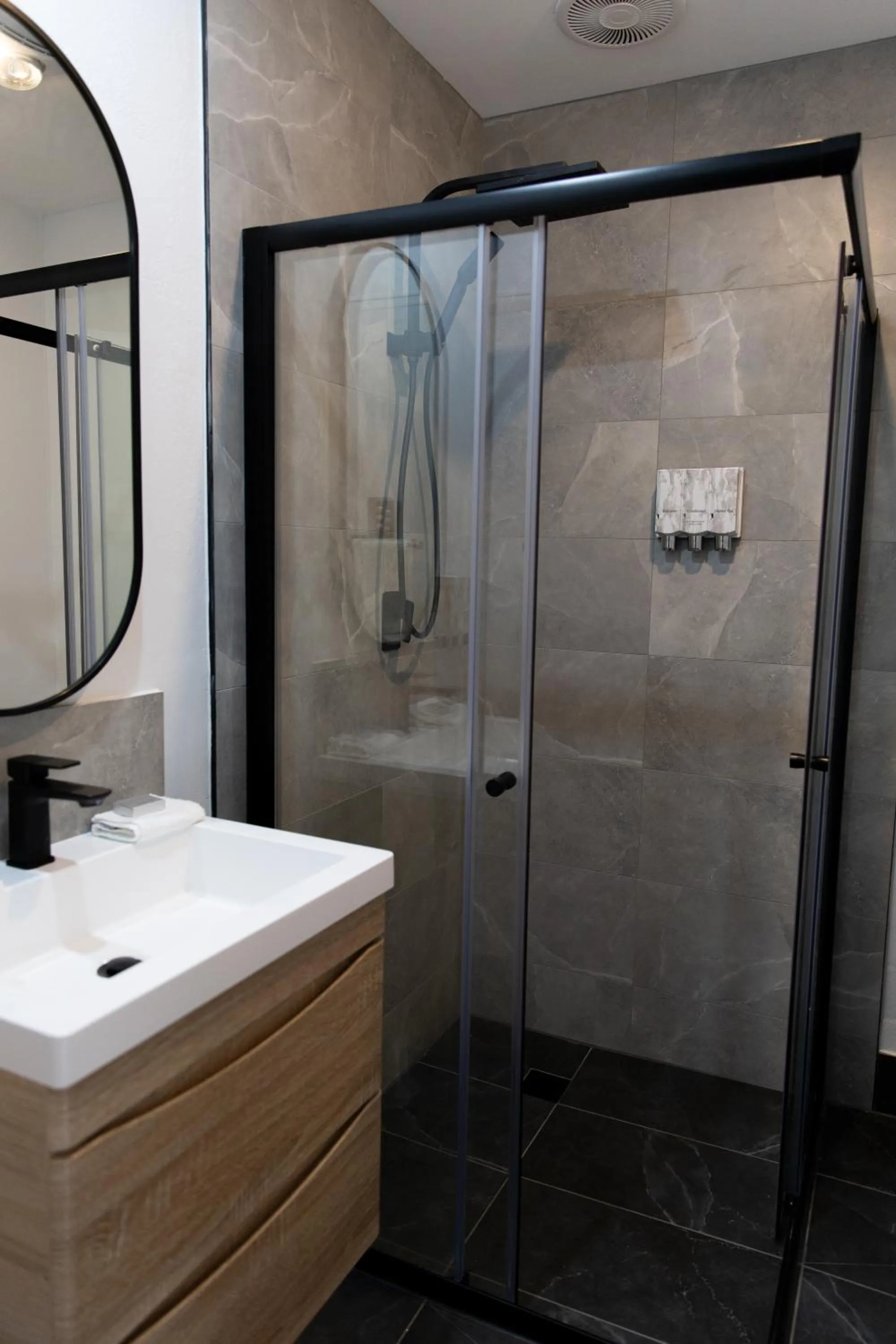 Shower in Garden Motor Inn