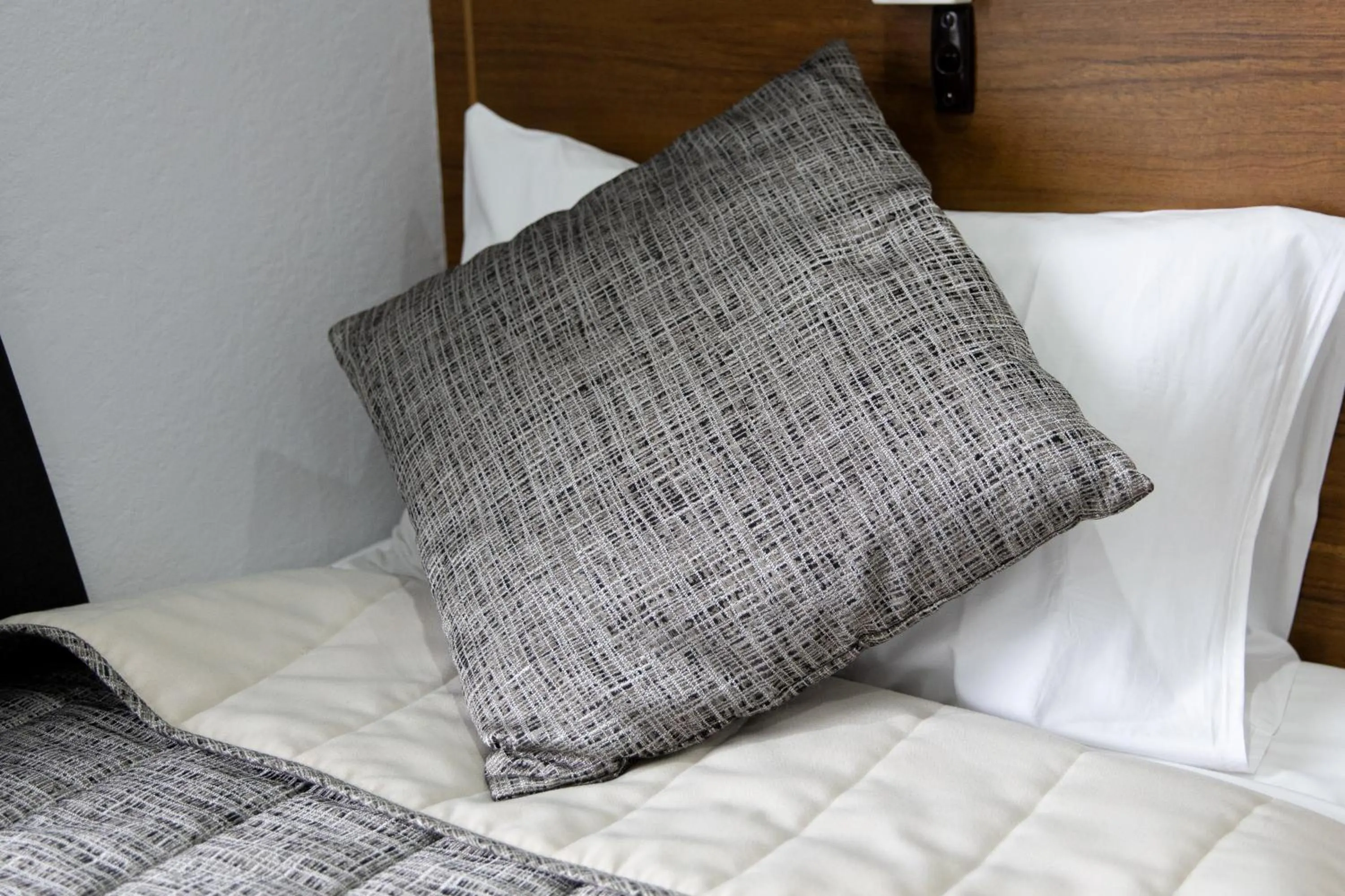 Bed in Garden Motor Inn