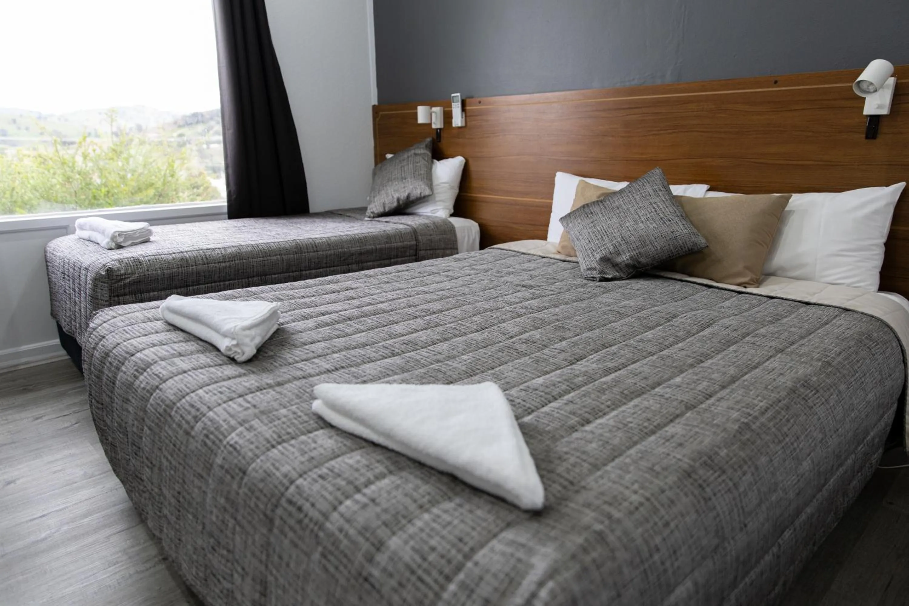 Bed in Garden Motor Inn