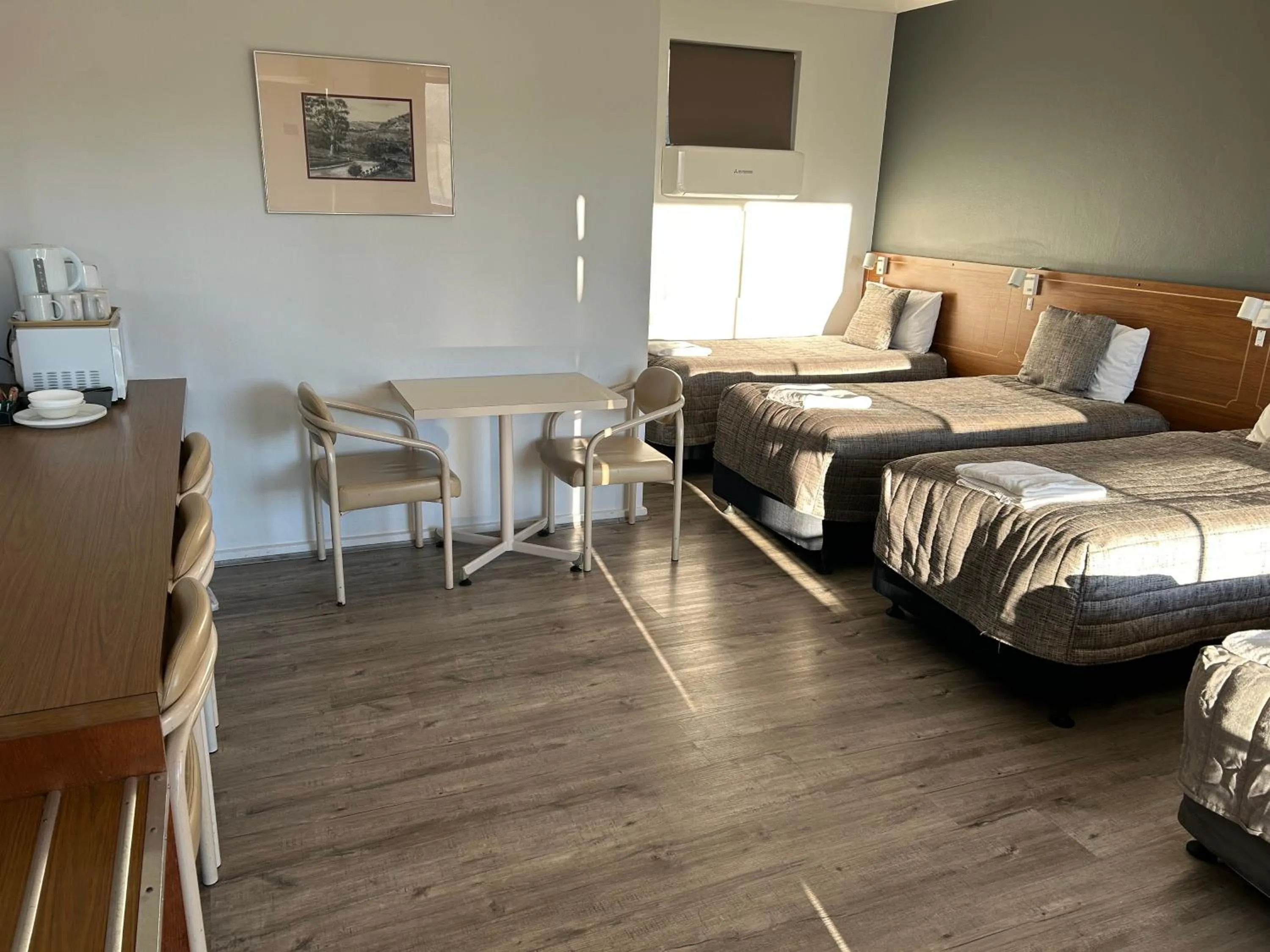 Bed in Garden Motor Inn