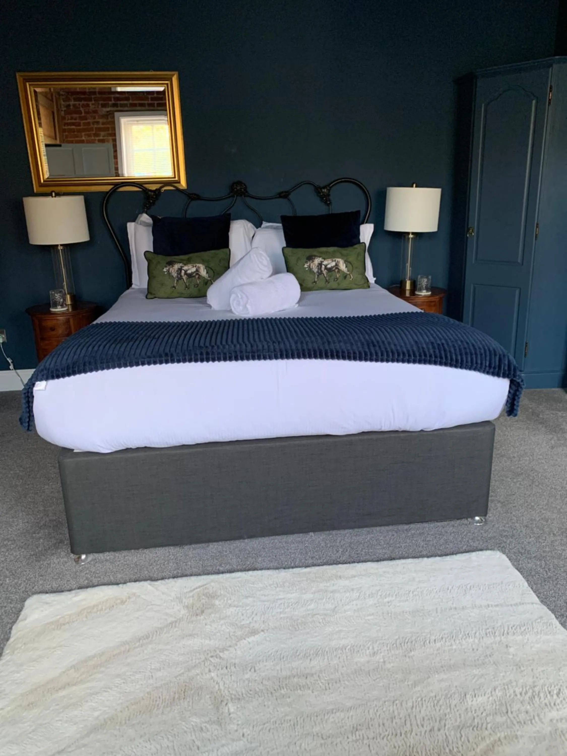 Bed in THE LAZY LION