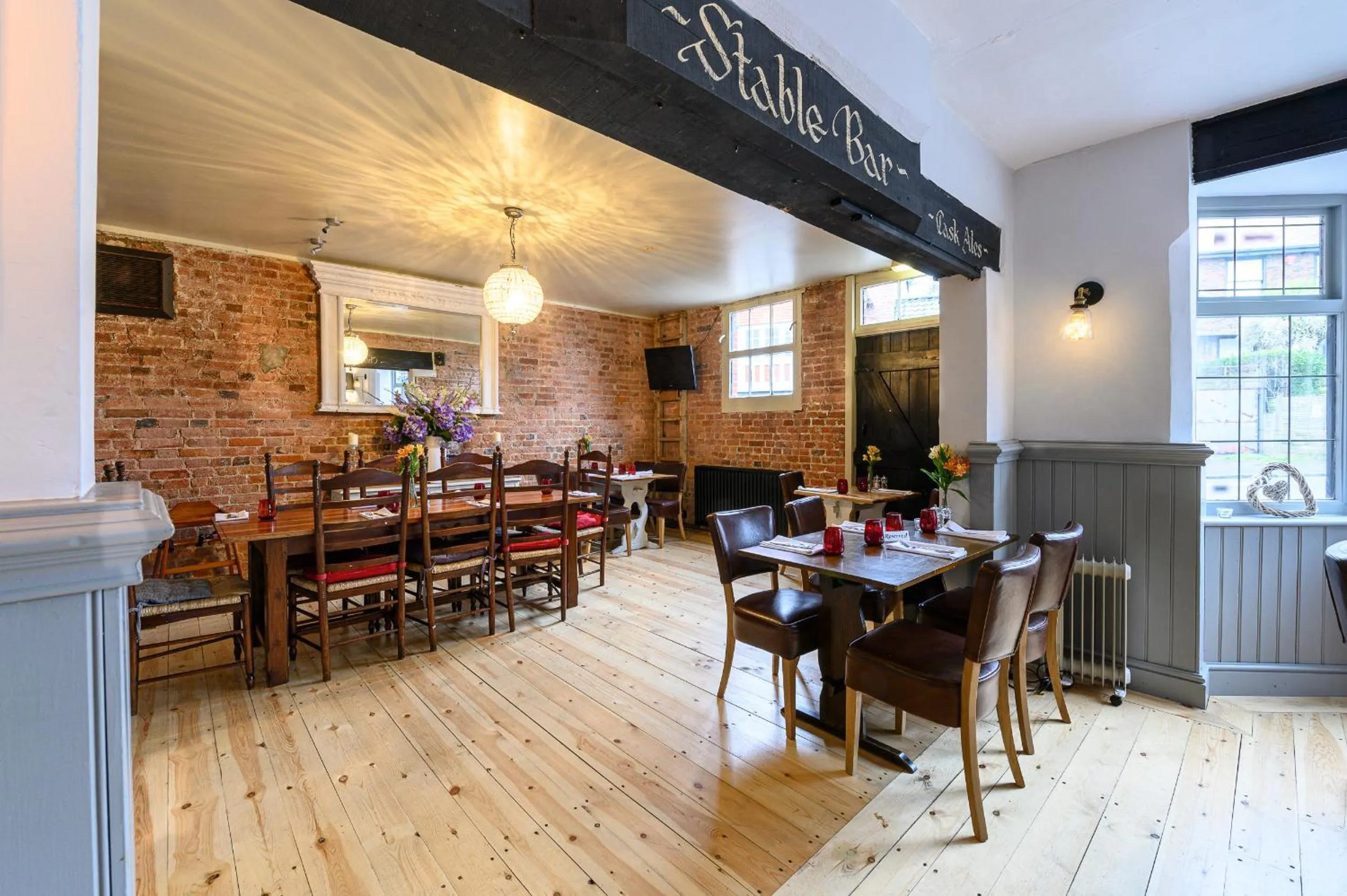 Restaurant/Places to Eat in THE LAZY LION