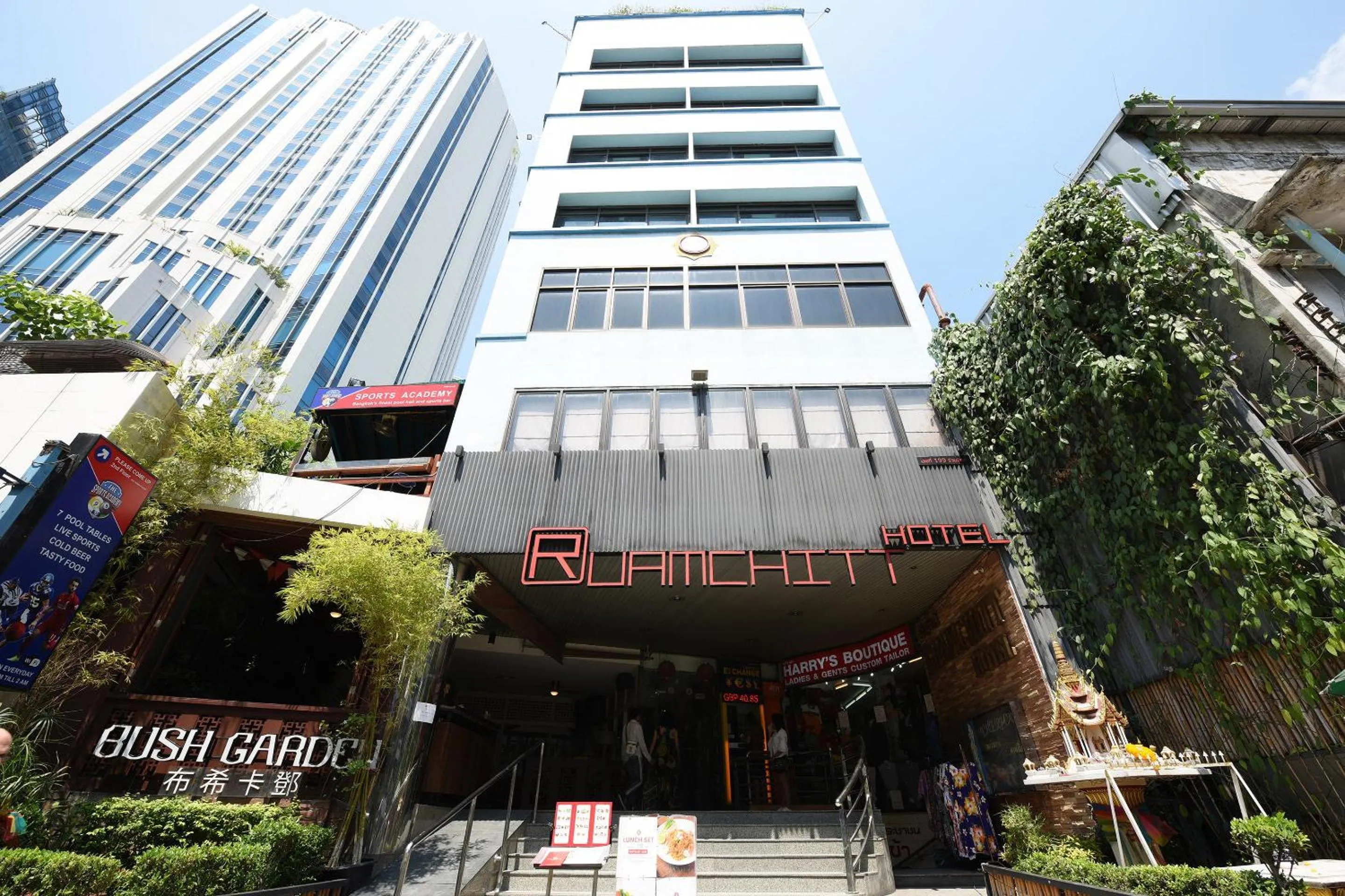 Facade/entrance in Ruamchitt Plaza Hotel