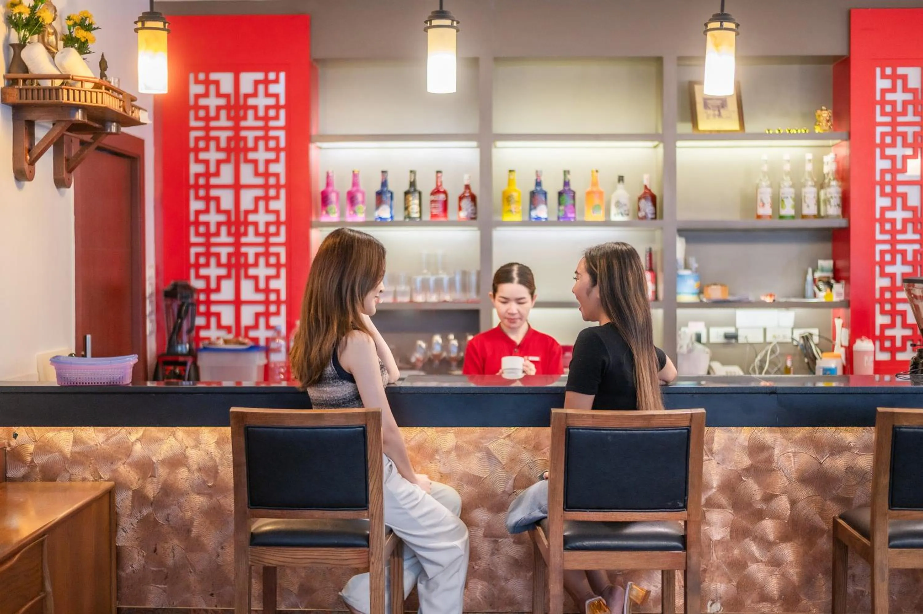 Restaurant/places to eat in Ruamchitt Plaza Hotel