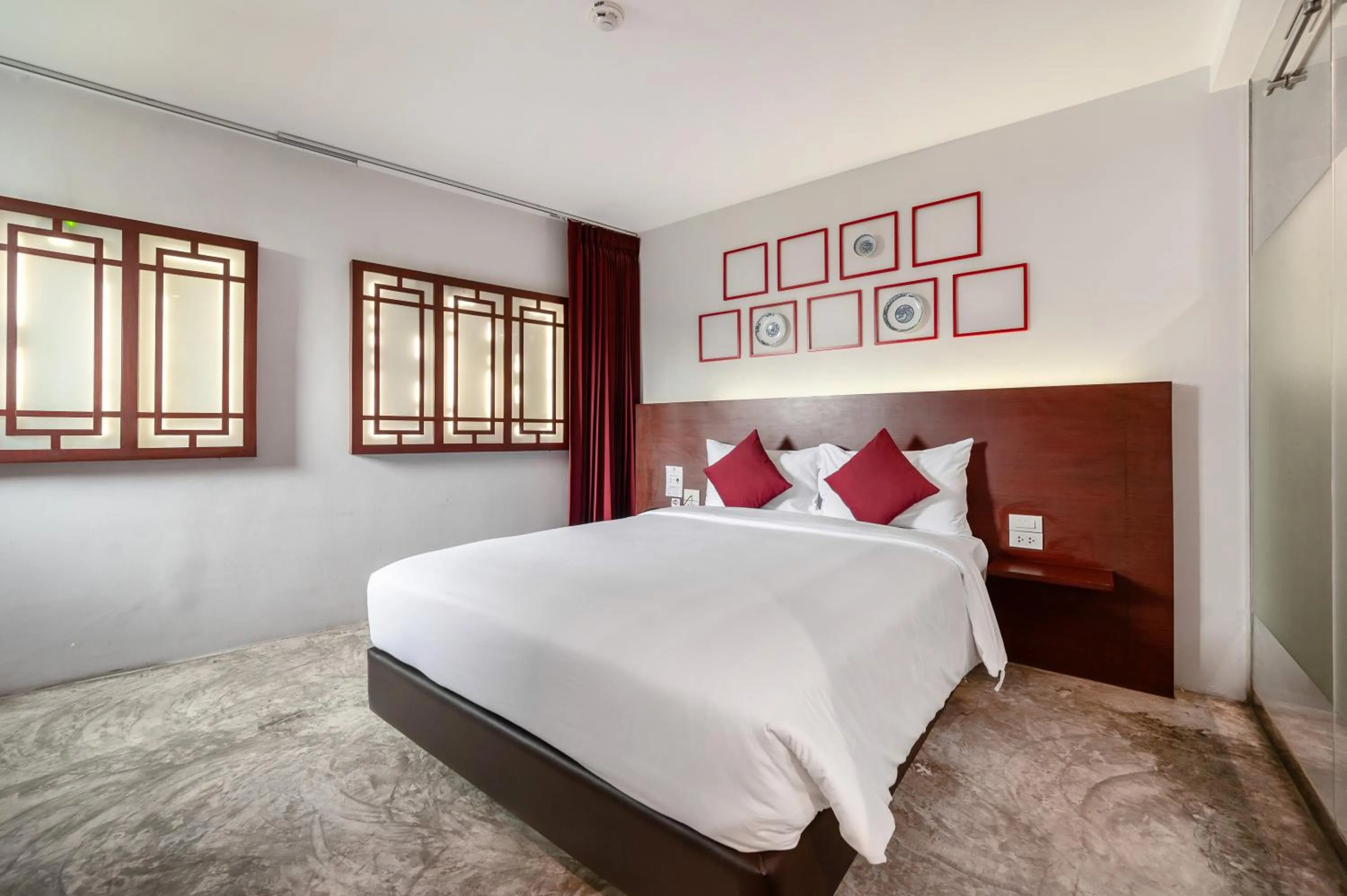 Bed in Ruamchitt Plaza Hotel