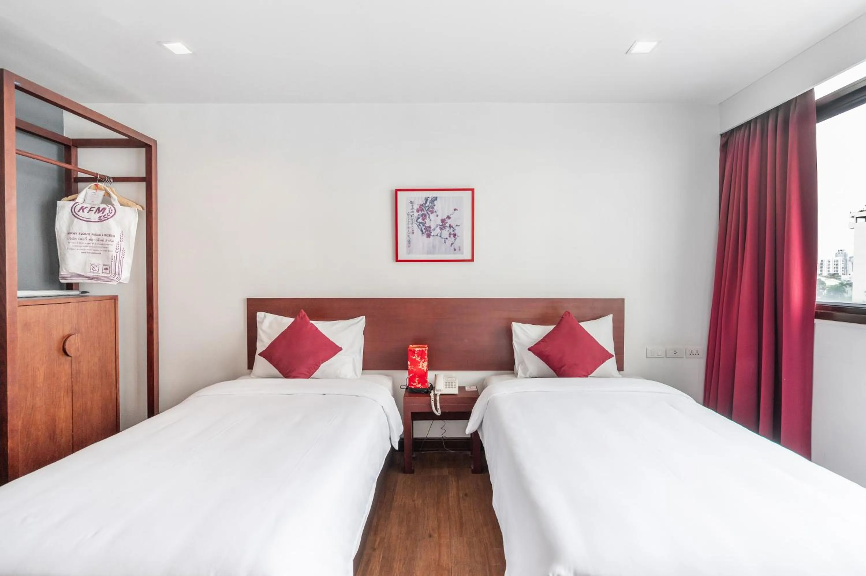 Bed in Ruamchitt Plaza Hotel