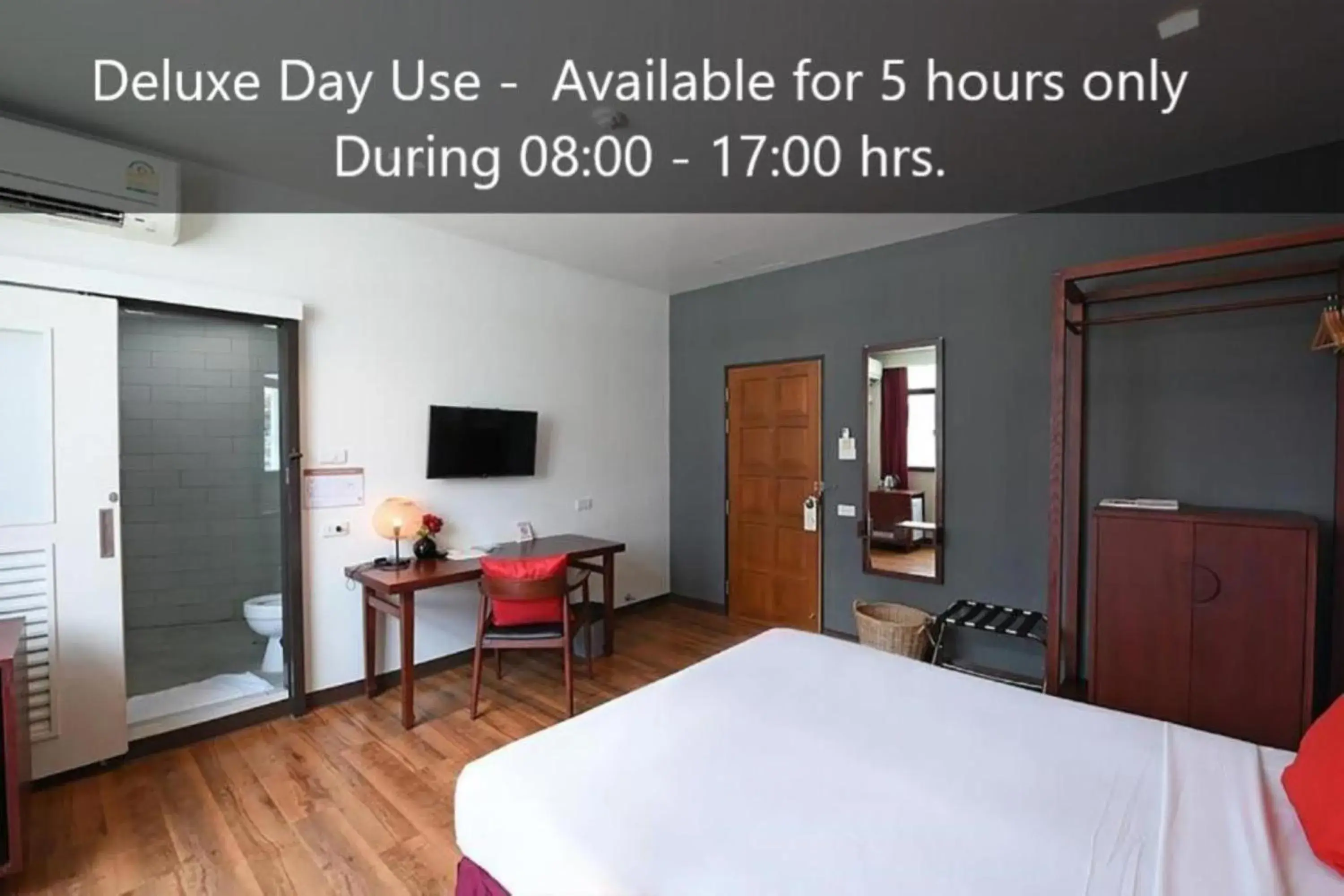 Bedroom, Bed in Ruamchitt Plaza Hotel Bedroom, Bed in Ruamchitt Plaza Hotel