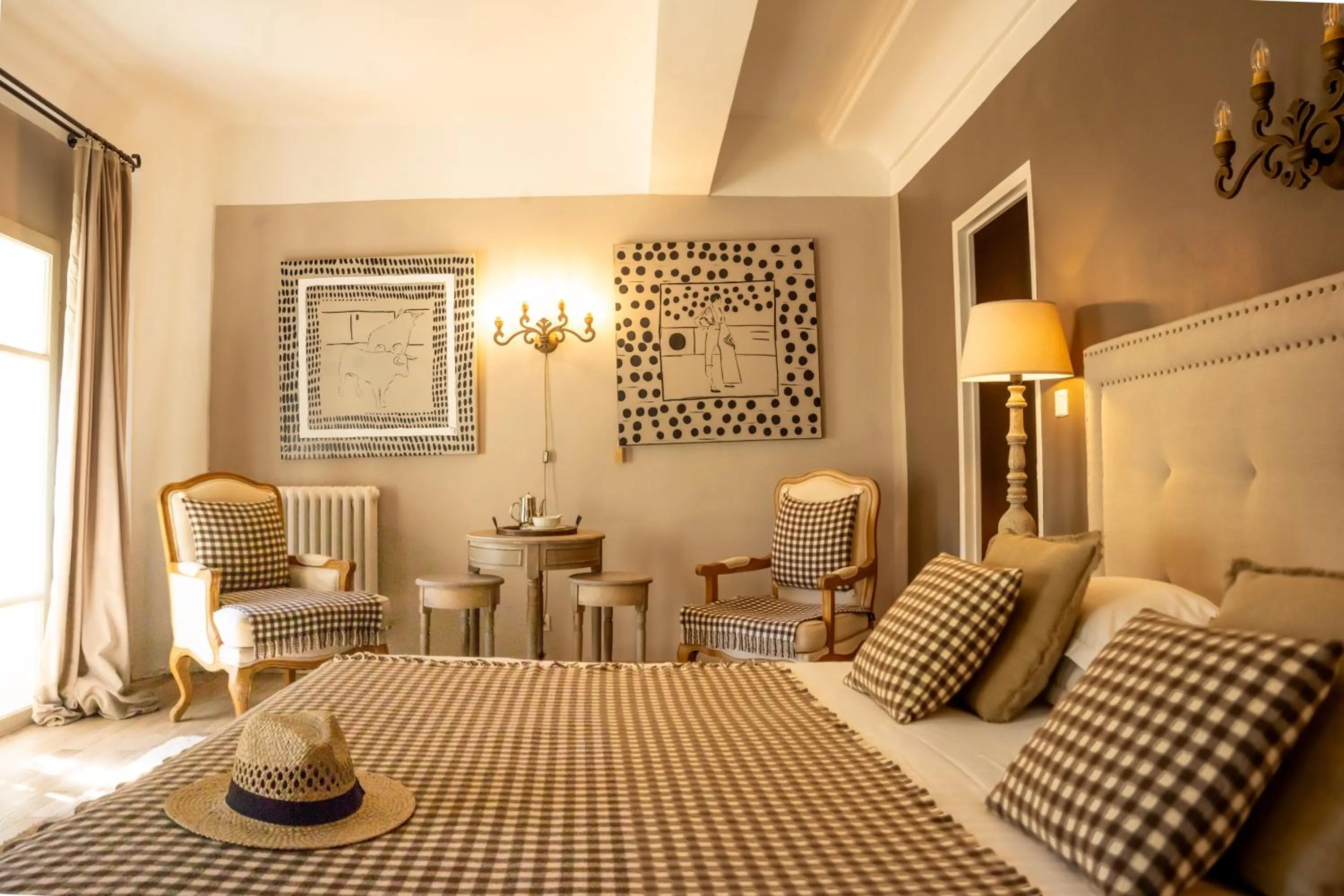 Bedroom, Bed in Hôtel Gounod