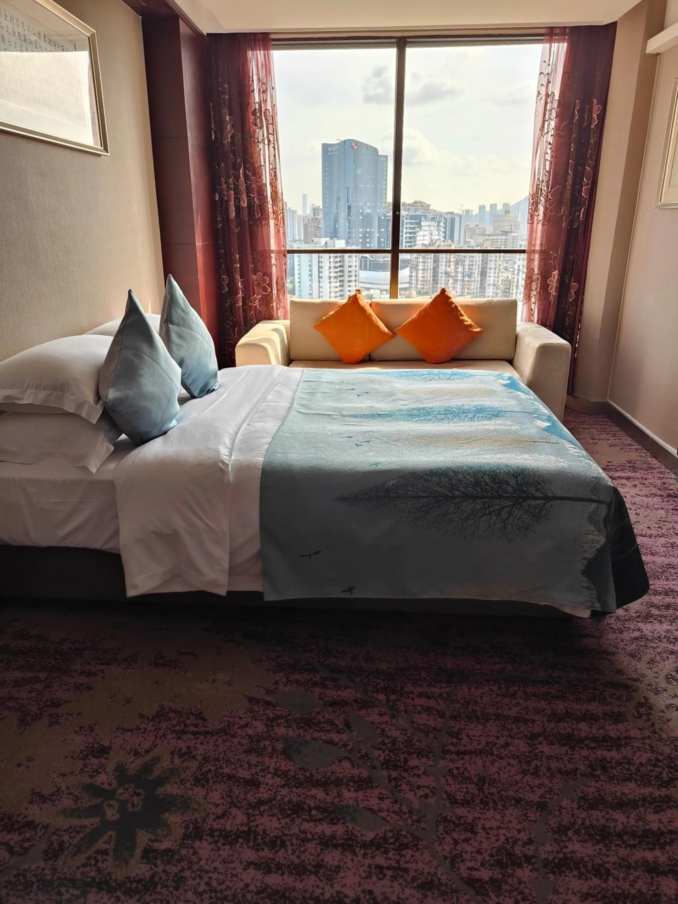 Bed in Guangdong Hotel (Zhuhai)