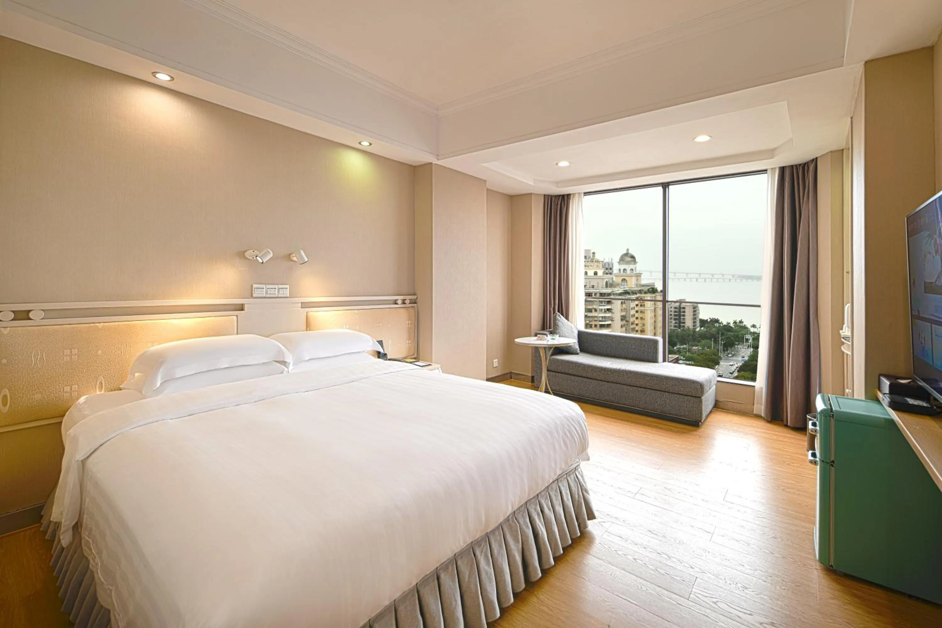 Bed in Guangdong Hotel (Zhuhai)