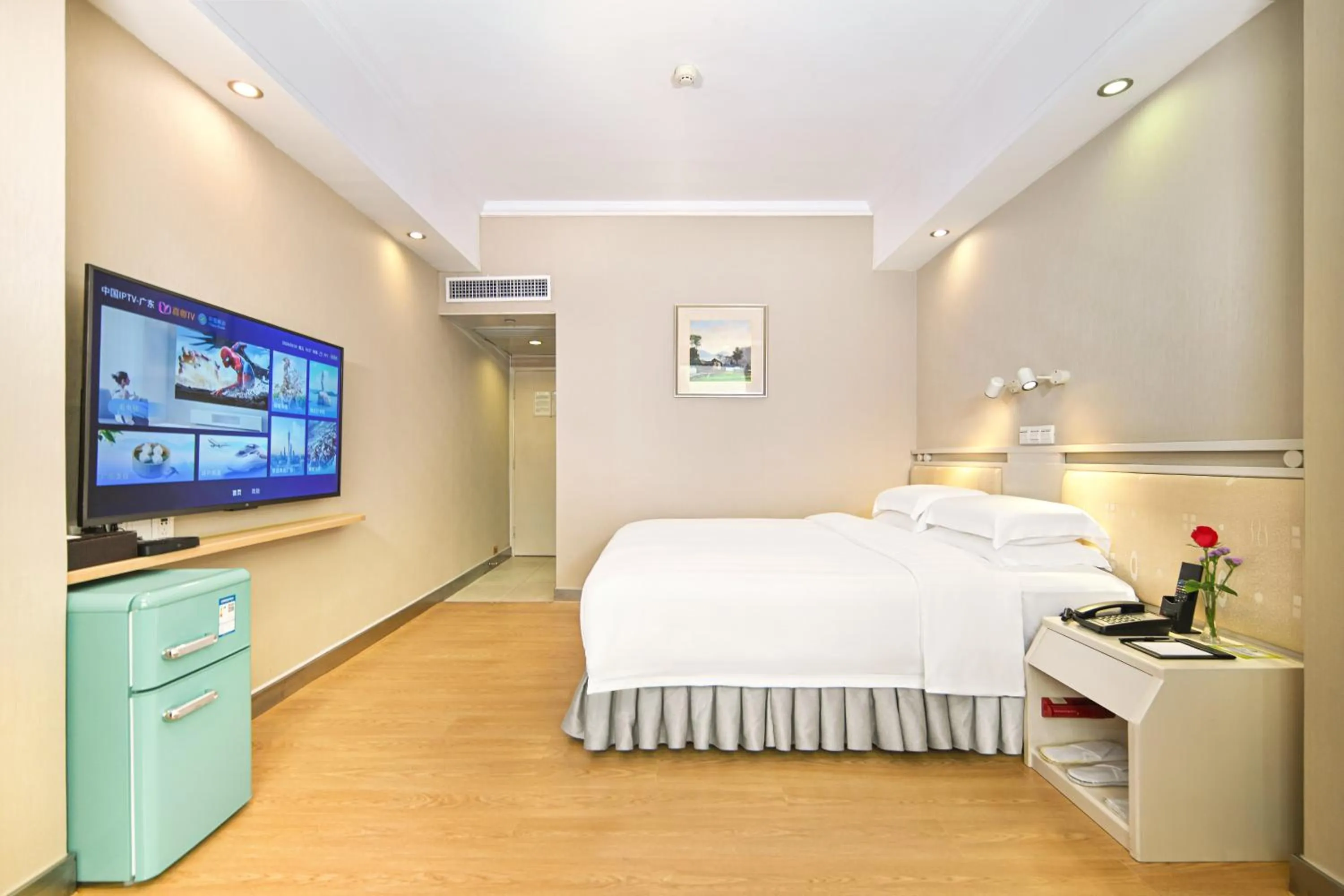 Bed in Guangdong Hotel (Zhuhai)