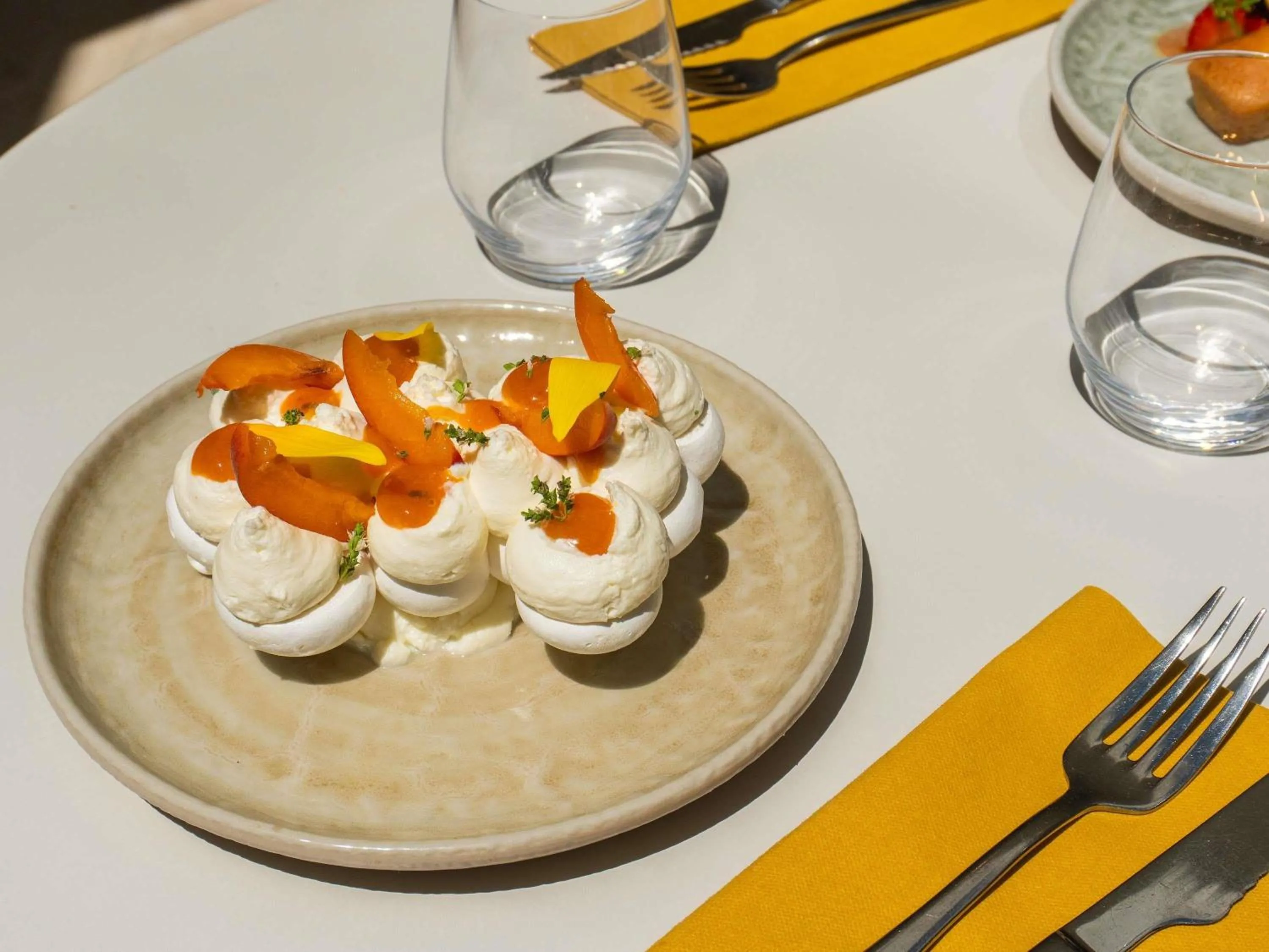 Restaurant/places to eat in Mercure Arles Centre Arenes