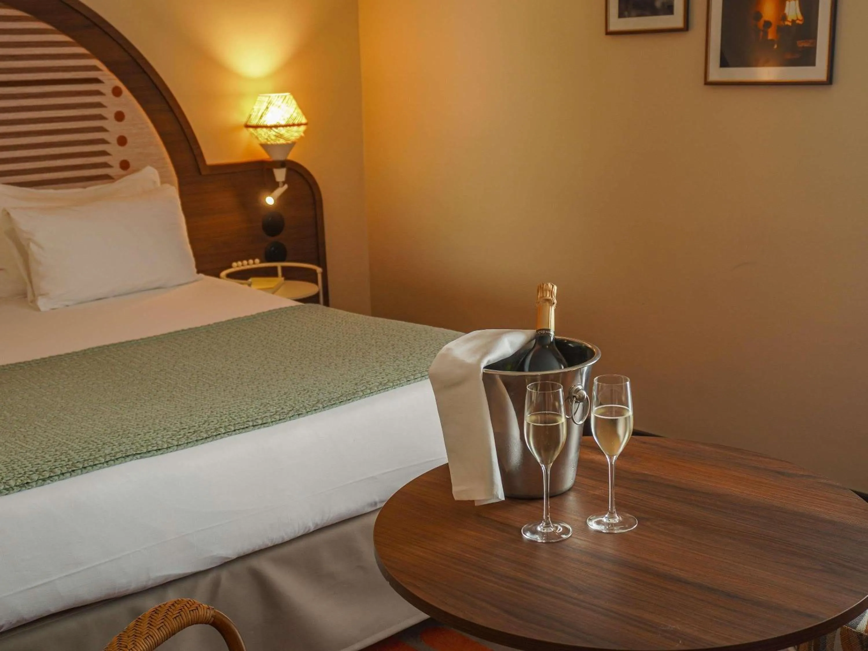 Bedroom, Bed in Mercure Arles Centre Arenes