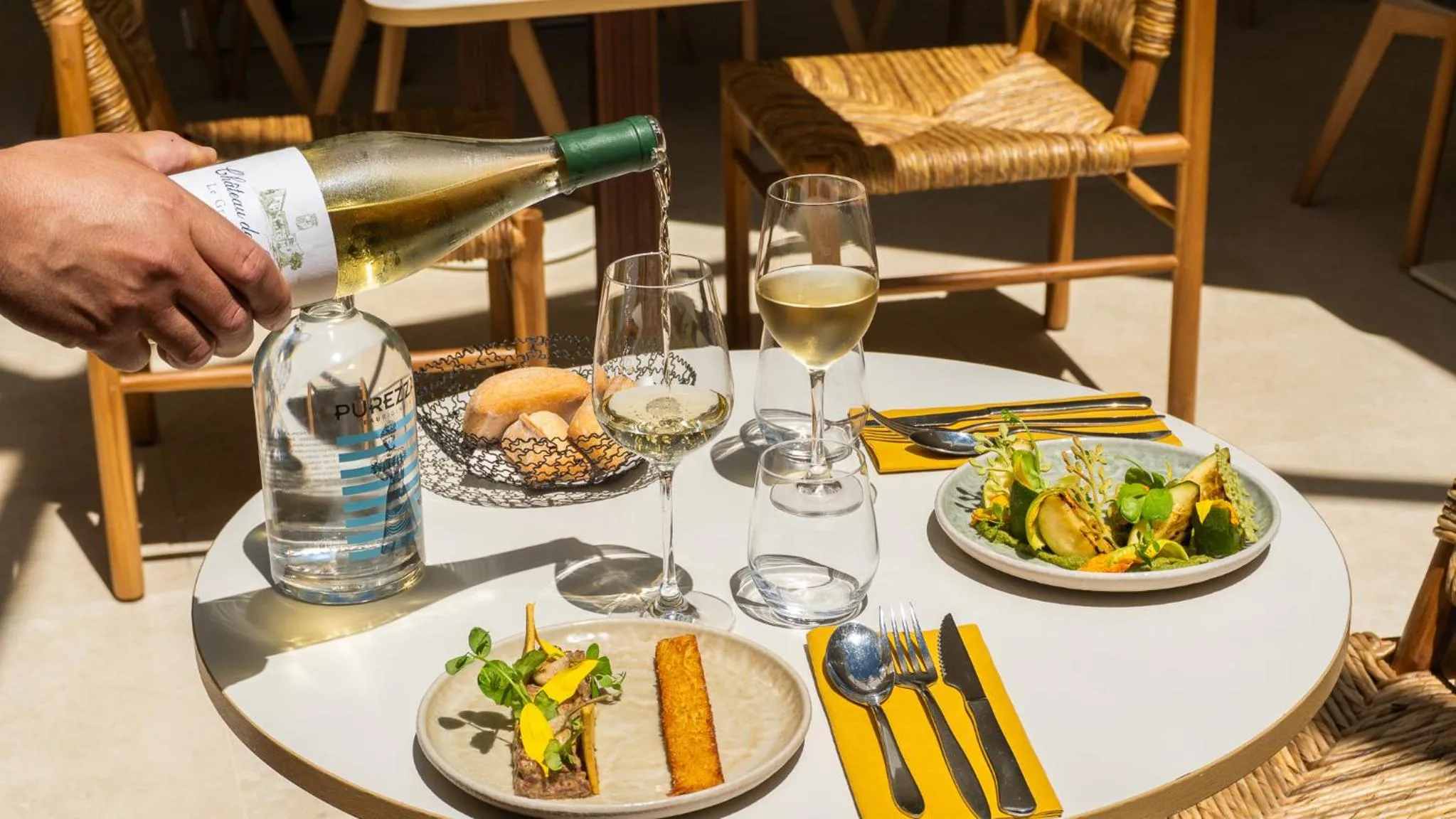Restaurant/places to eat in Mercure Arles Centre Arenes
