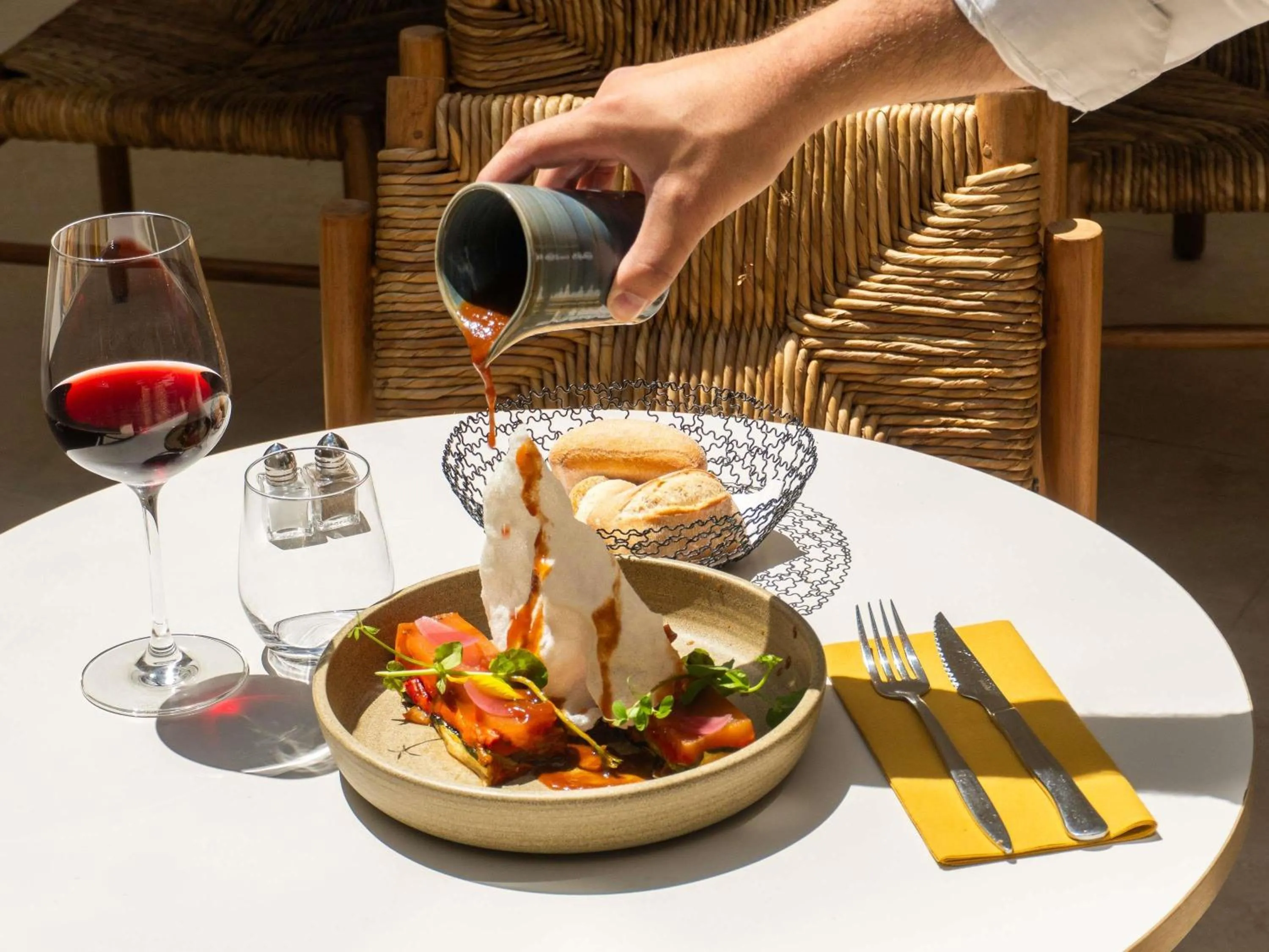 Restaurant/places to eat in Mercure Arles Centre Arenes