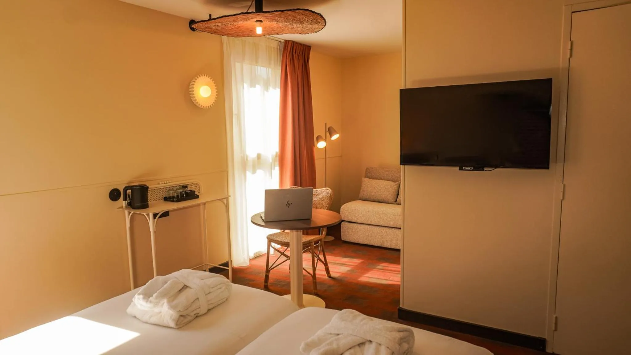 Photo of the whole room, Bed in Mercure Arles Centre Arenes