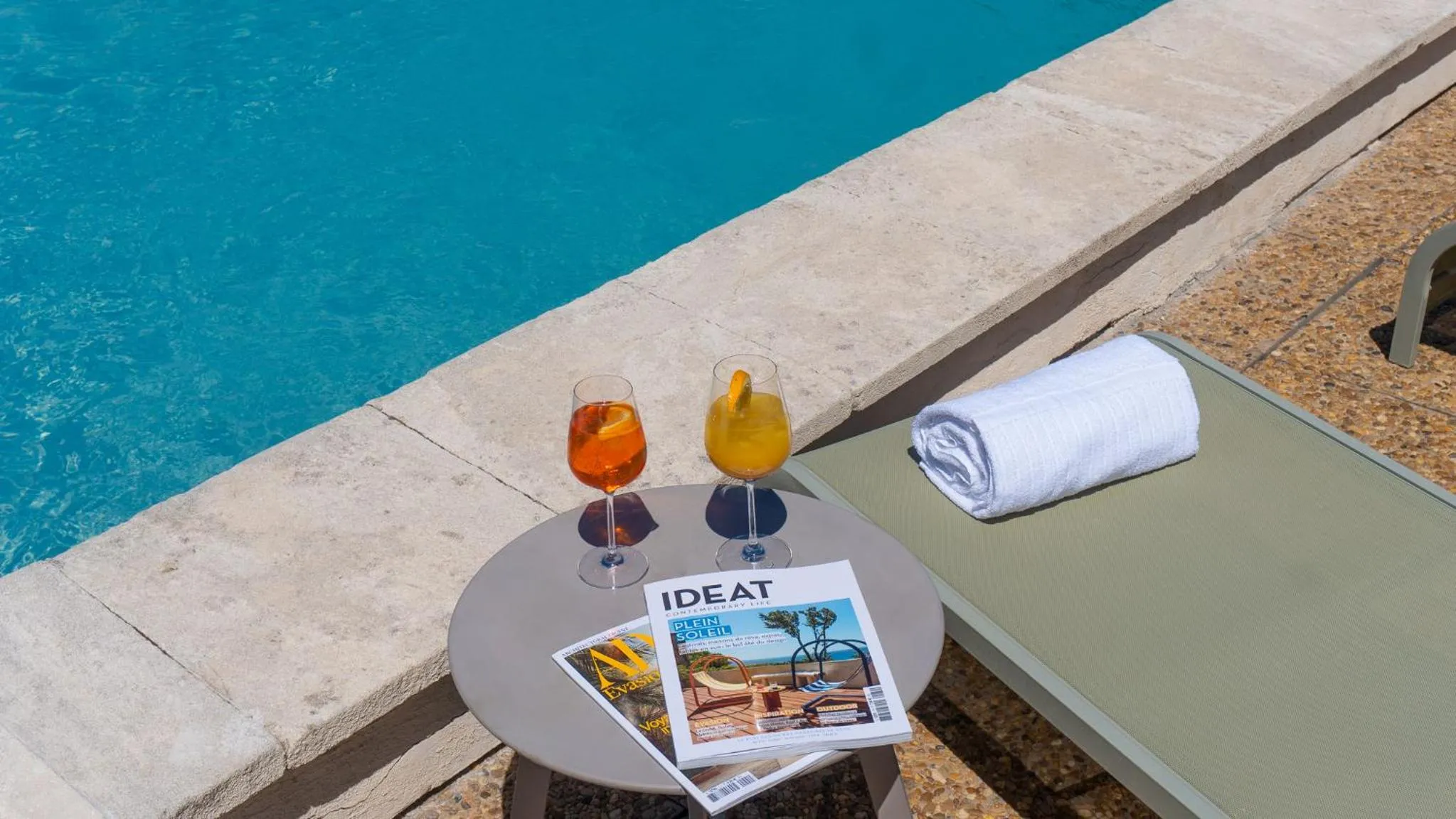 Swimming pool in Mercure Arles Centre Arenes