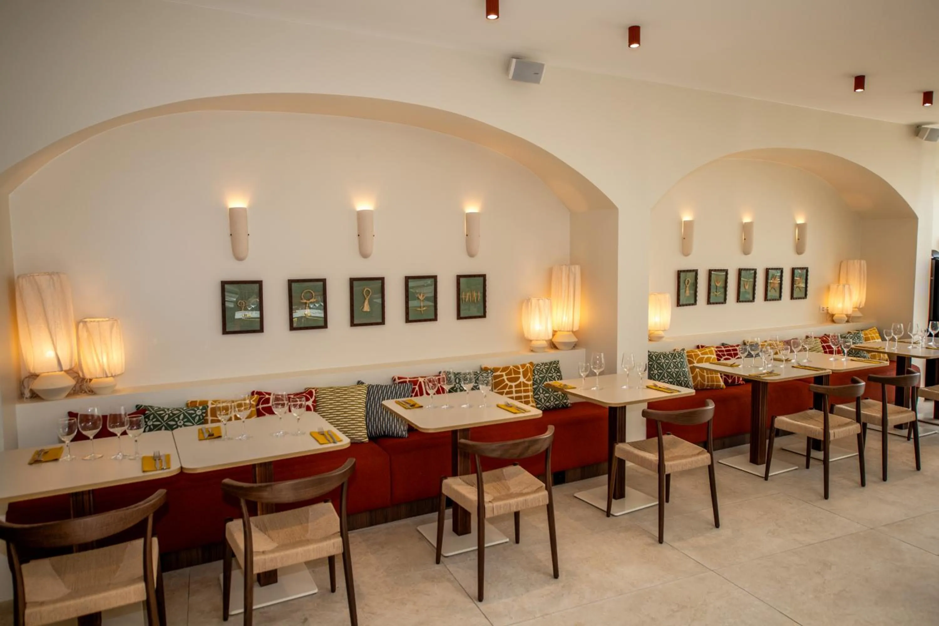 Restaurant/places to eat in Mercure Arles Centre Arenes