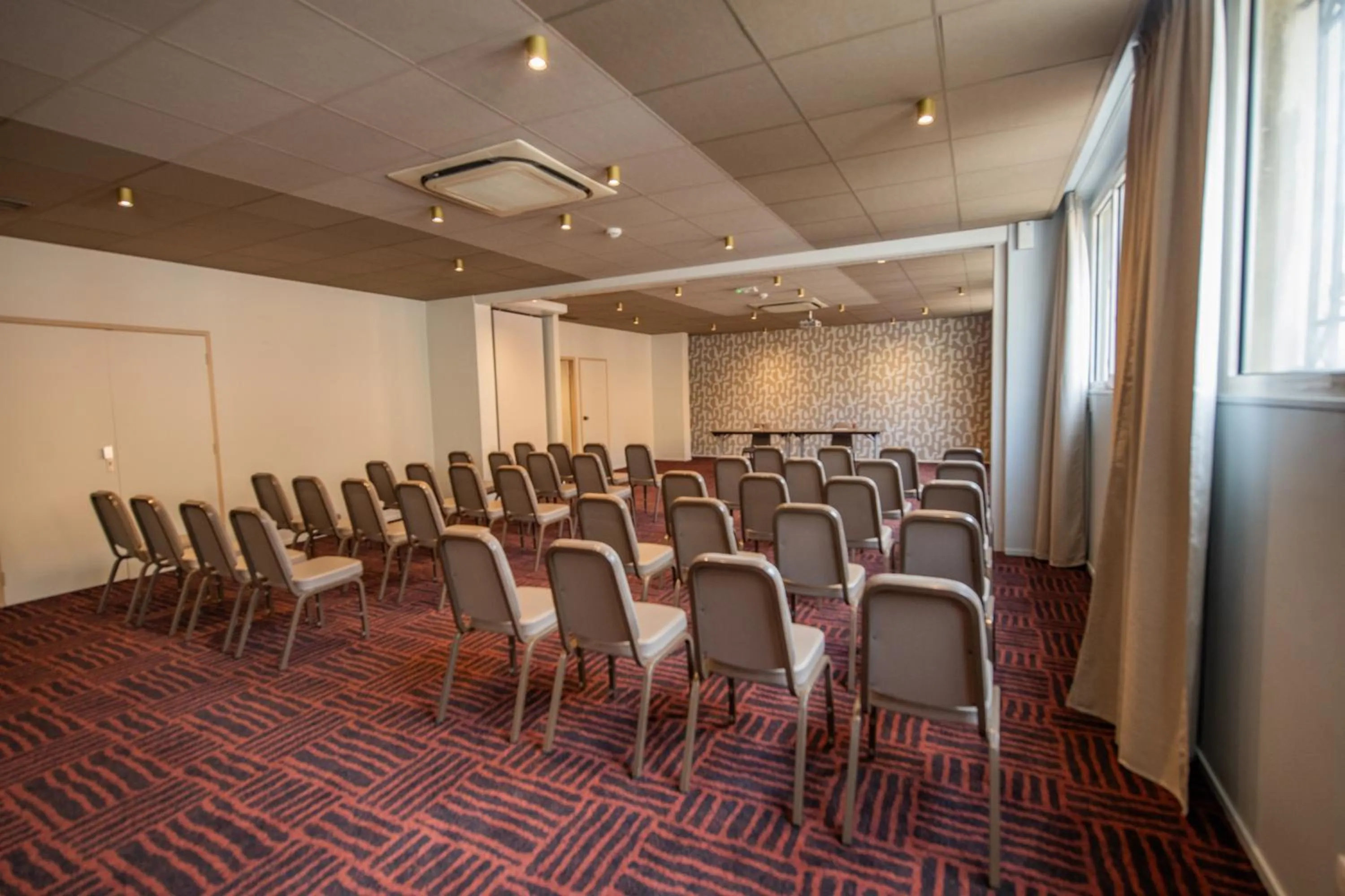 Living room in Mercure Arles Centre Arenes
