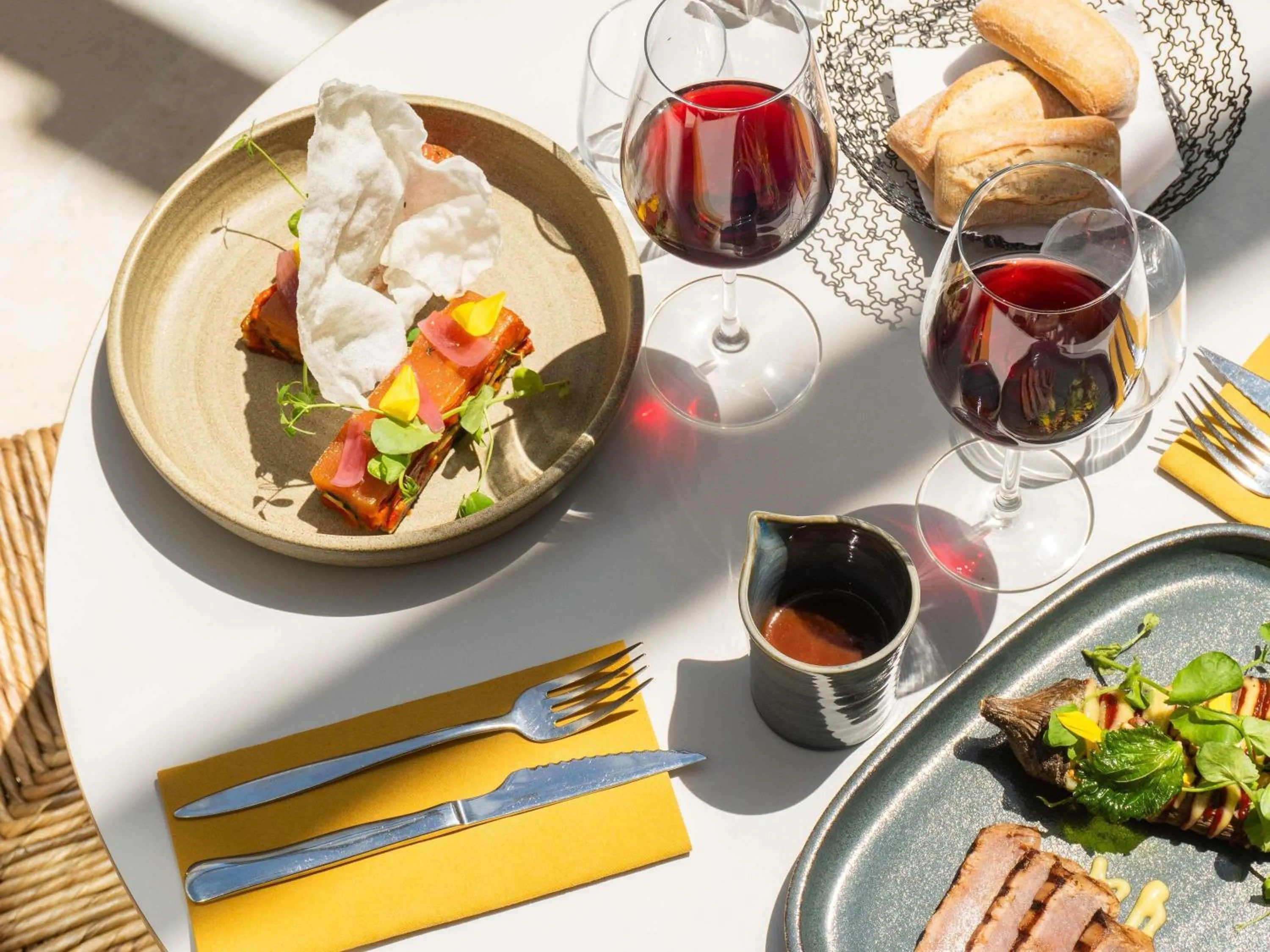 Restaurant/places to eat in Mercure Arles Centre Arenes
