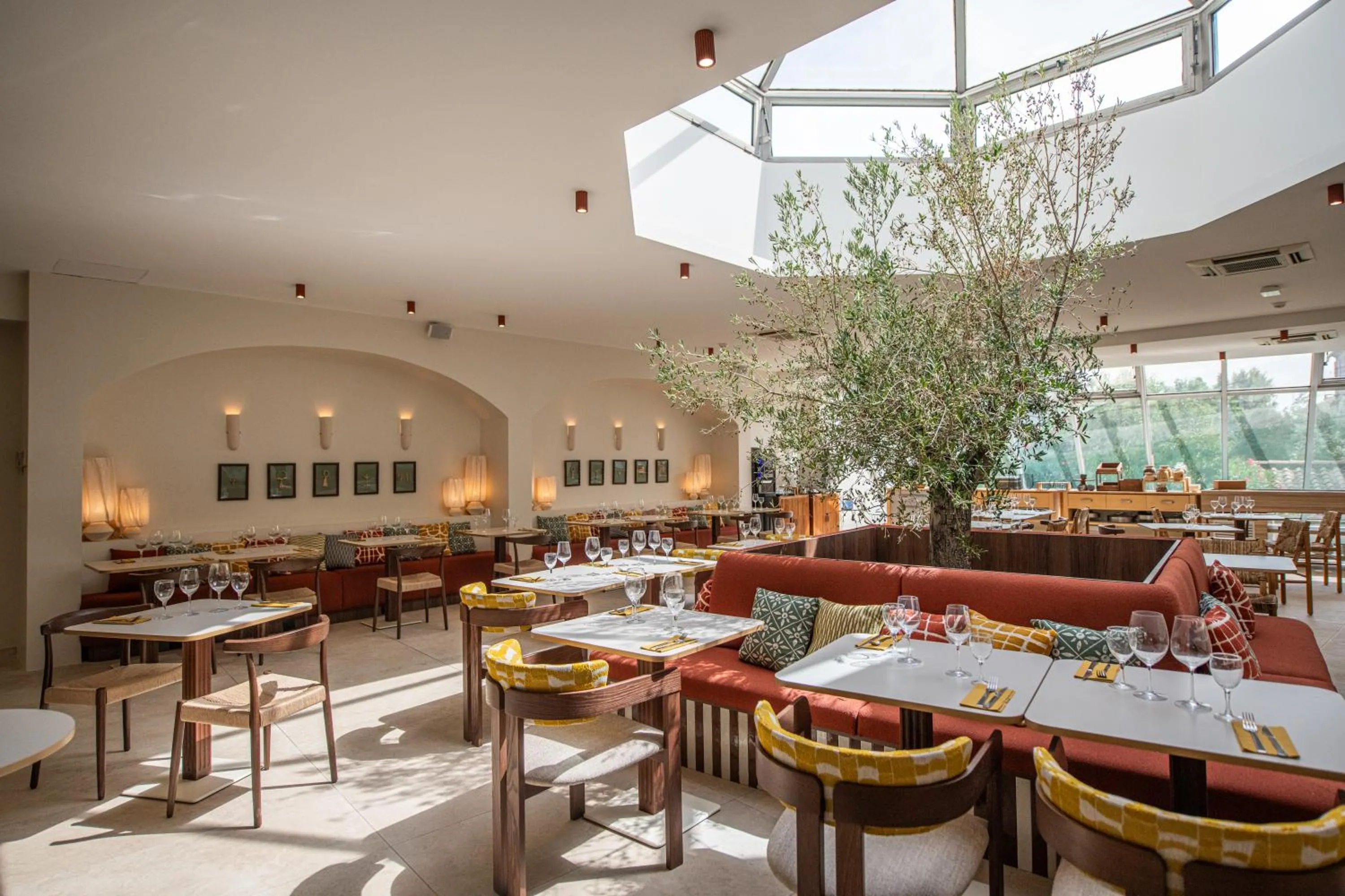 Restaurant/places to eat in Mercure Arles Centre Arenes