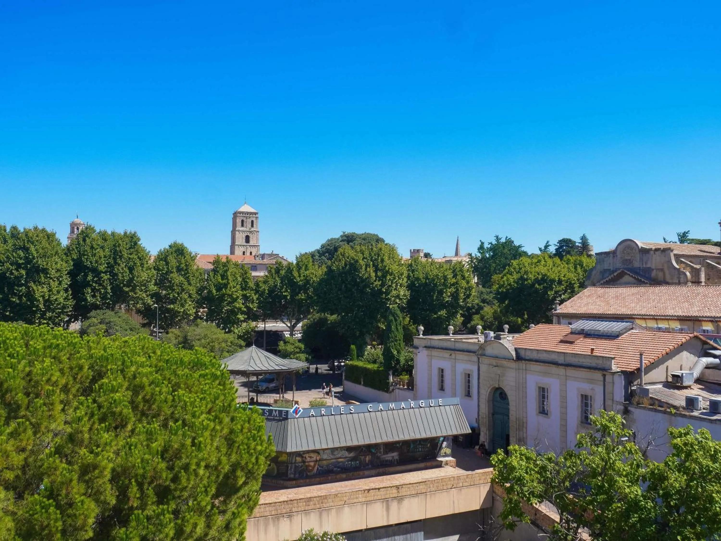Property building in Mercure Arles Centre Arenes