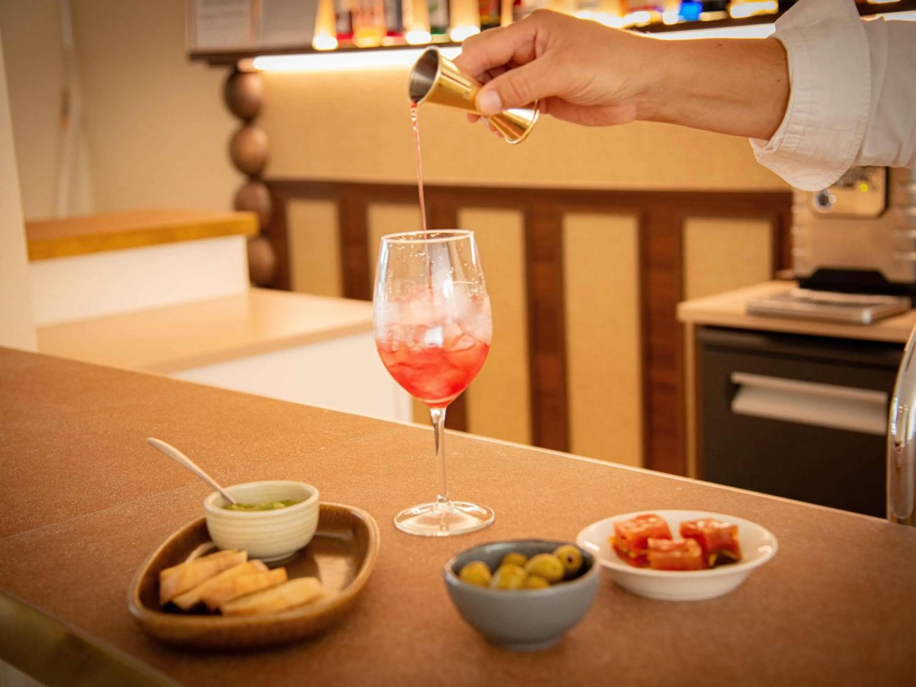 Lounge or bar in Mercure Arles Centre Arenes