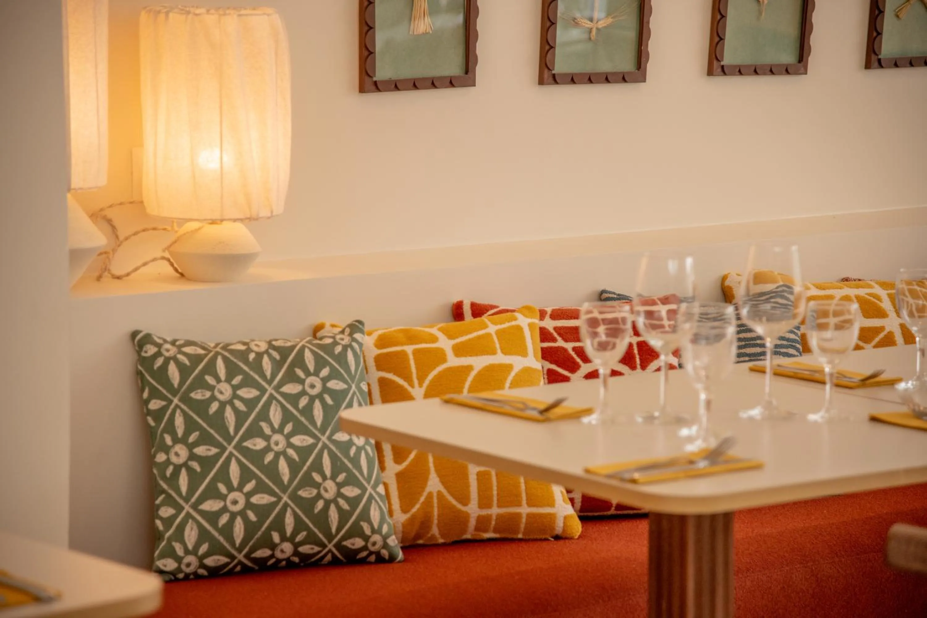 Restaurant/places to eat in Mercure Arles Centre Arenes