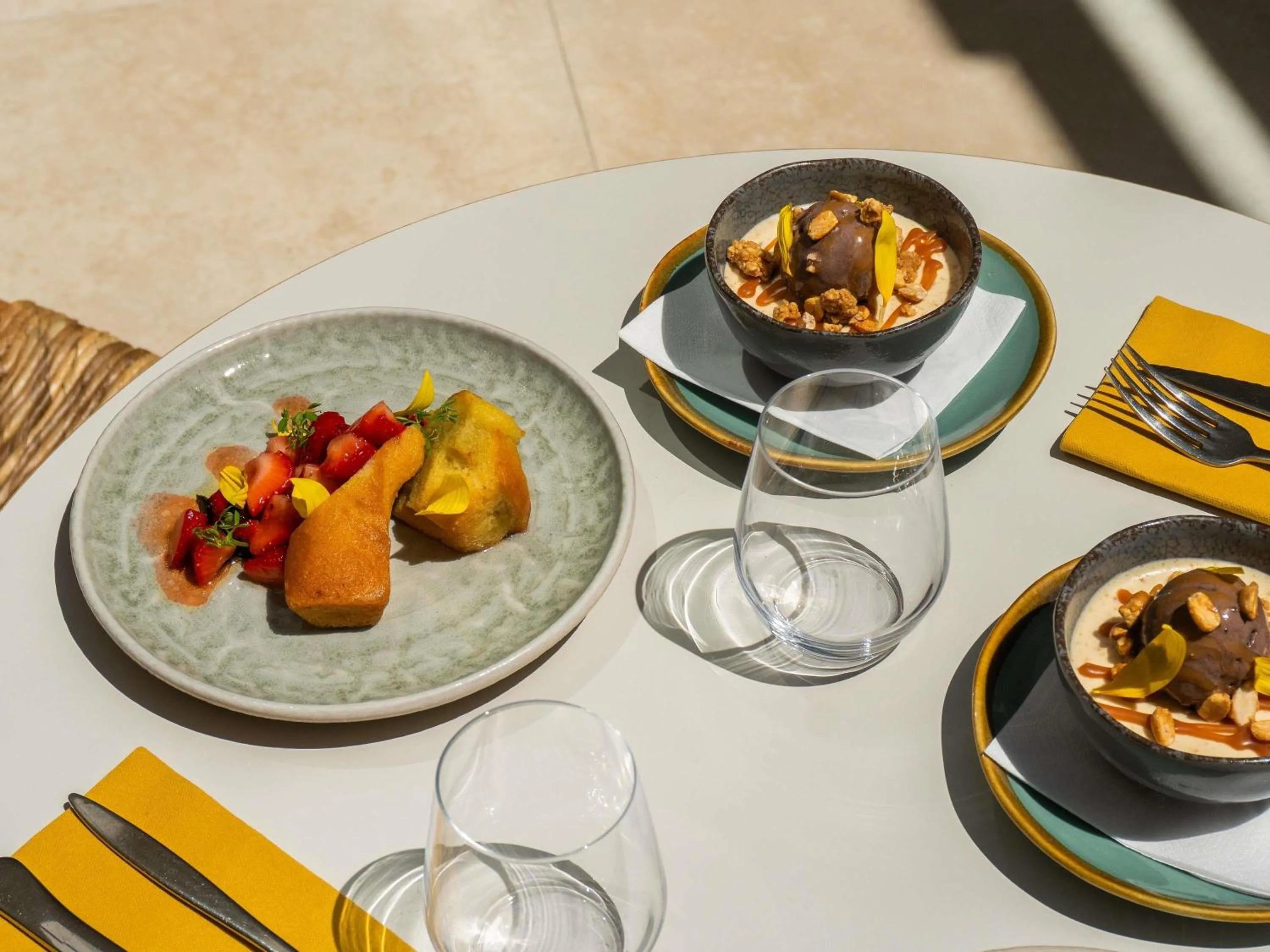Restaurant/places to eat in Mercure Arles Centre Arenes